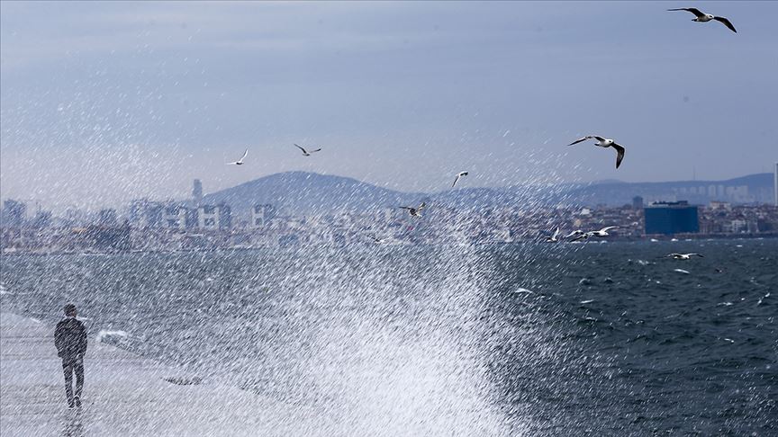 Tekirdağ'da lodos etkisi: Deniz ulaşımı durdu