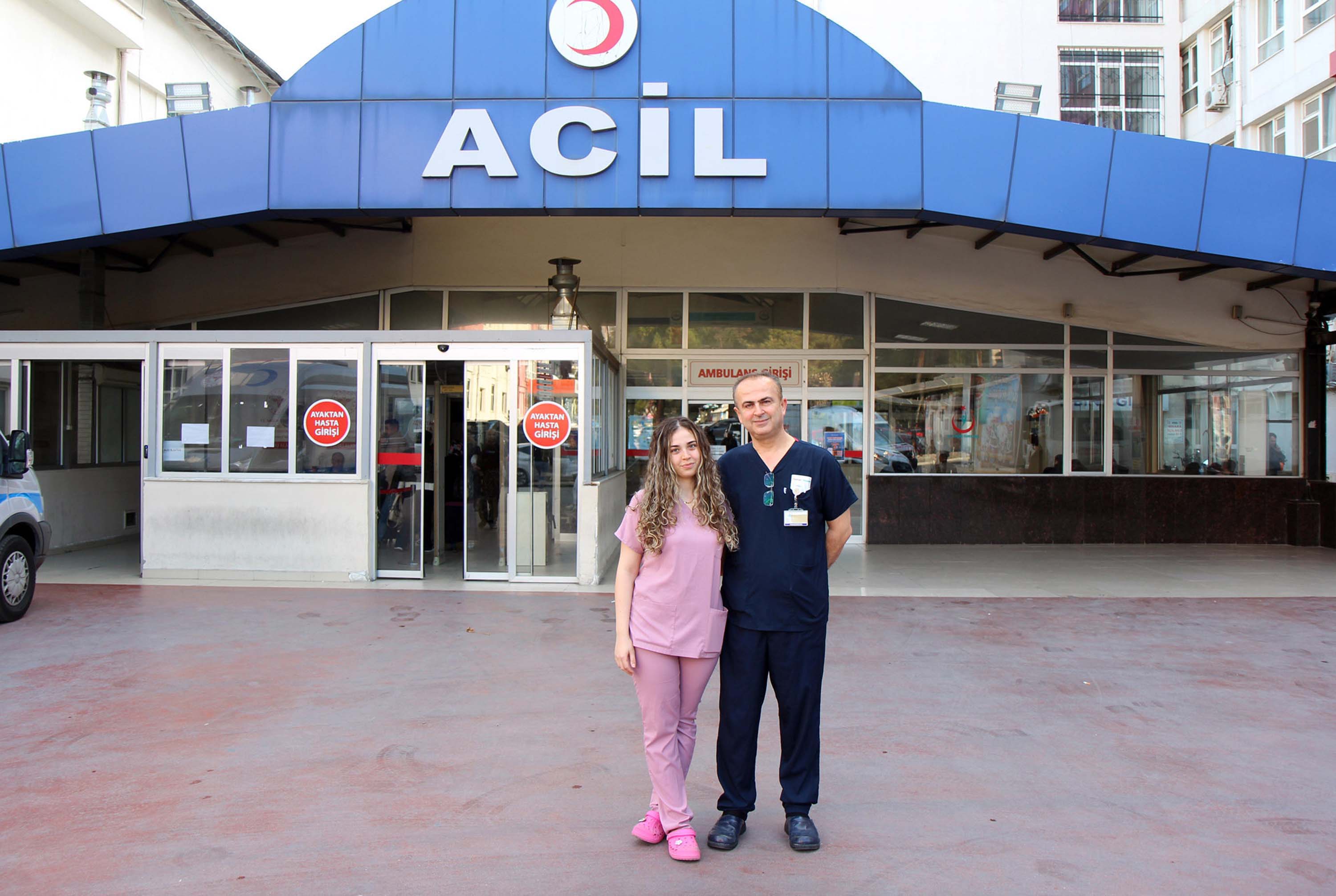 Doktor baba ile kızı aynı hastanede hizmet veriyor