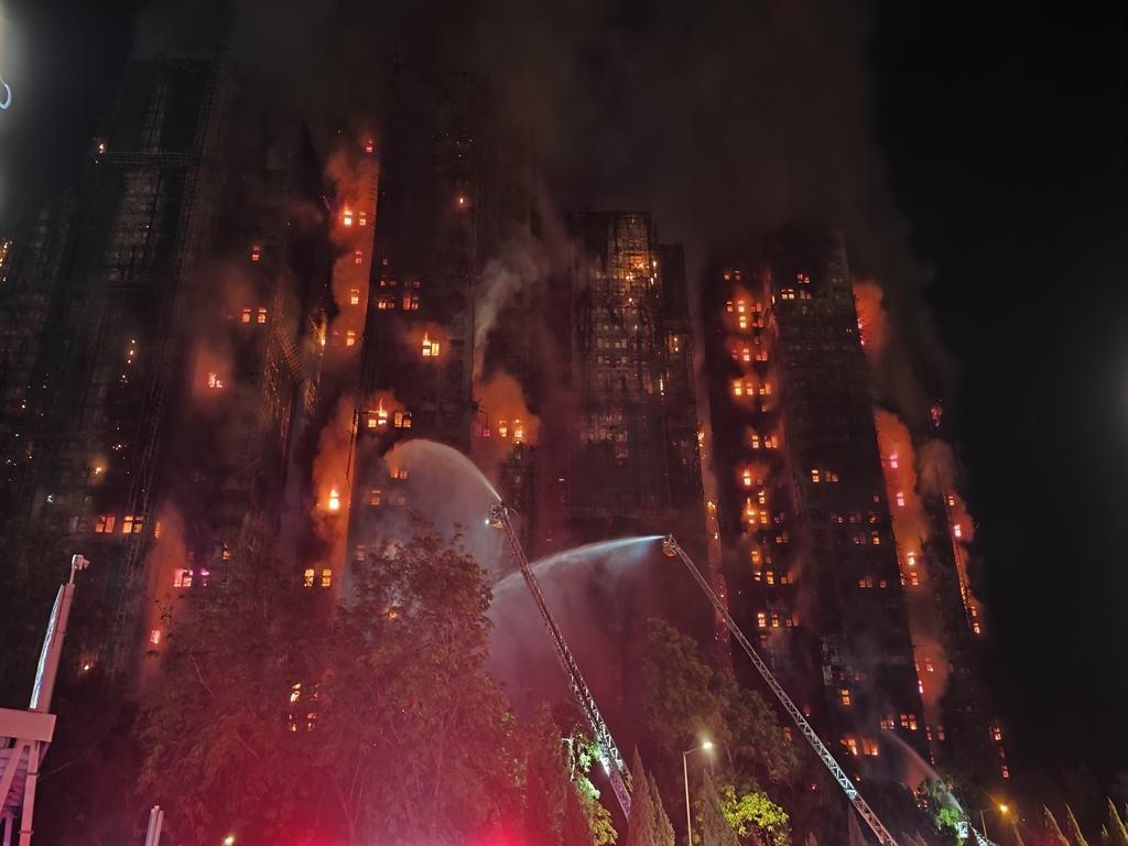 Hong Kong'daki site yangınında can kaybı 65'e yükseldi
