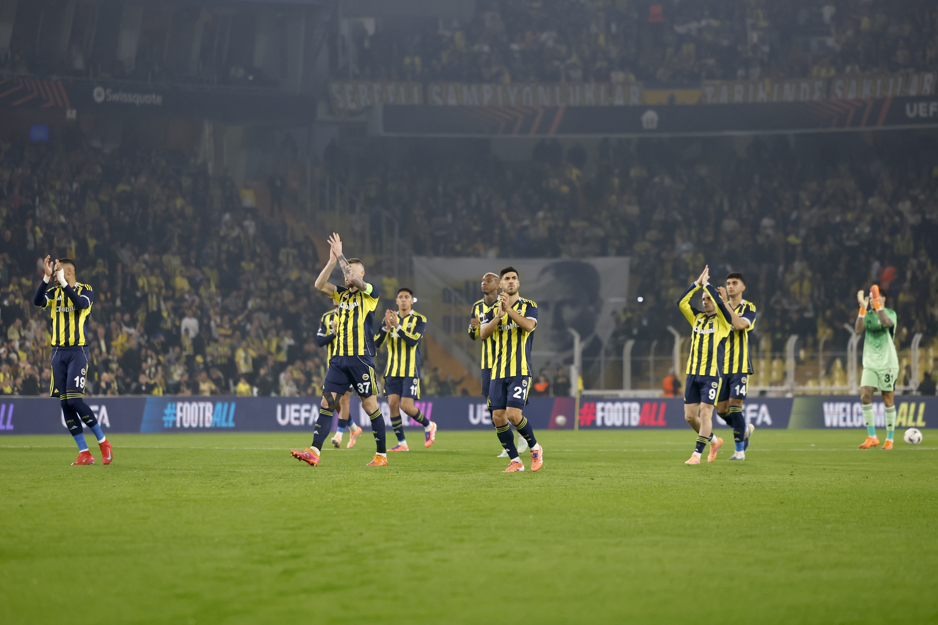 Fenerbahçe UEFA Avrupa Ligi'nde Ferencvaros ile 1-1 Berabere Kaldı