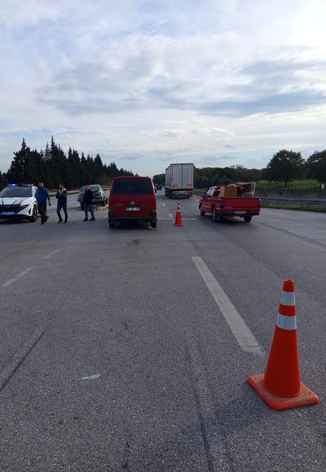Bursa Karacabey'de Otomobil ile Minibüs Çarpıştı: 2 Kişi Yaralandı