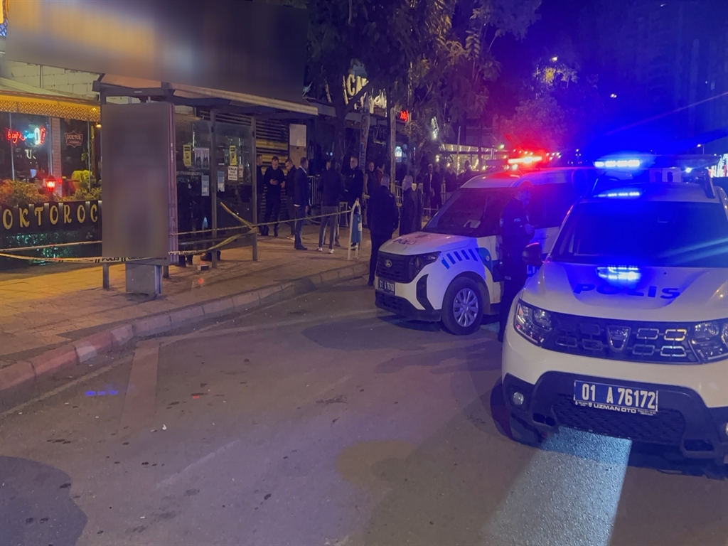 Adana'da Restorana Silahlı Saldırı: Motosikletli Saldırganlar Aranıyor