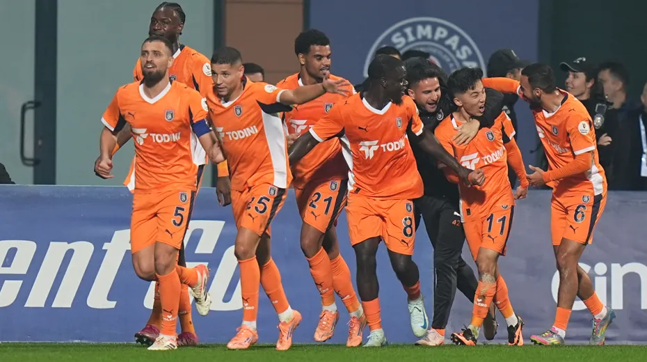 Başakşehir Deplasmanda Güldü: 10 Kişiyle 3 Puan