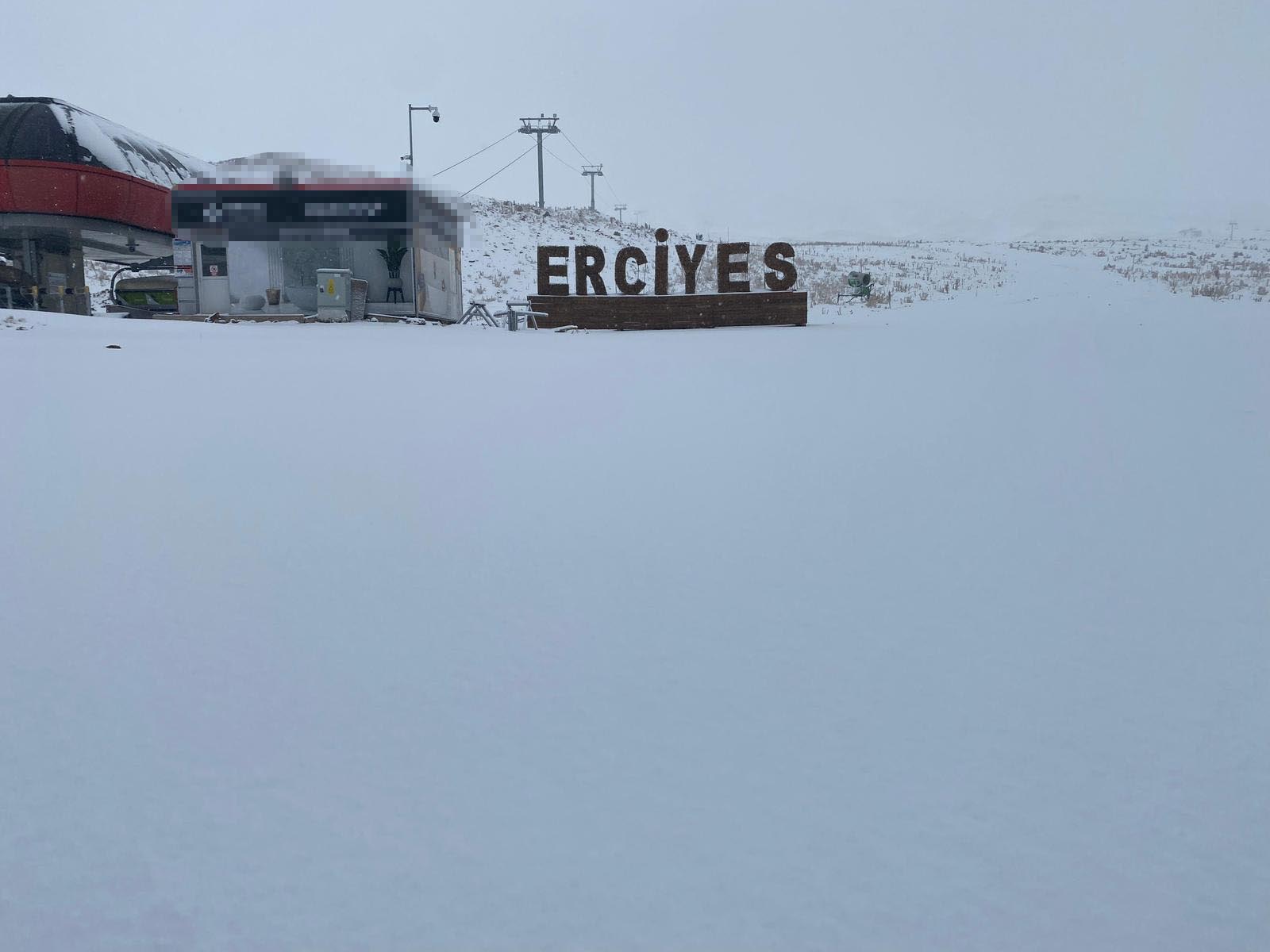 Kayseri'de Kent Merkezinde Sağanak, Erciyes'te Kar Etkili Oldu