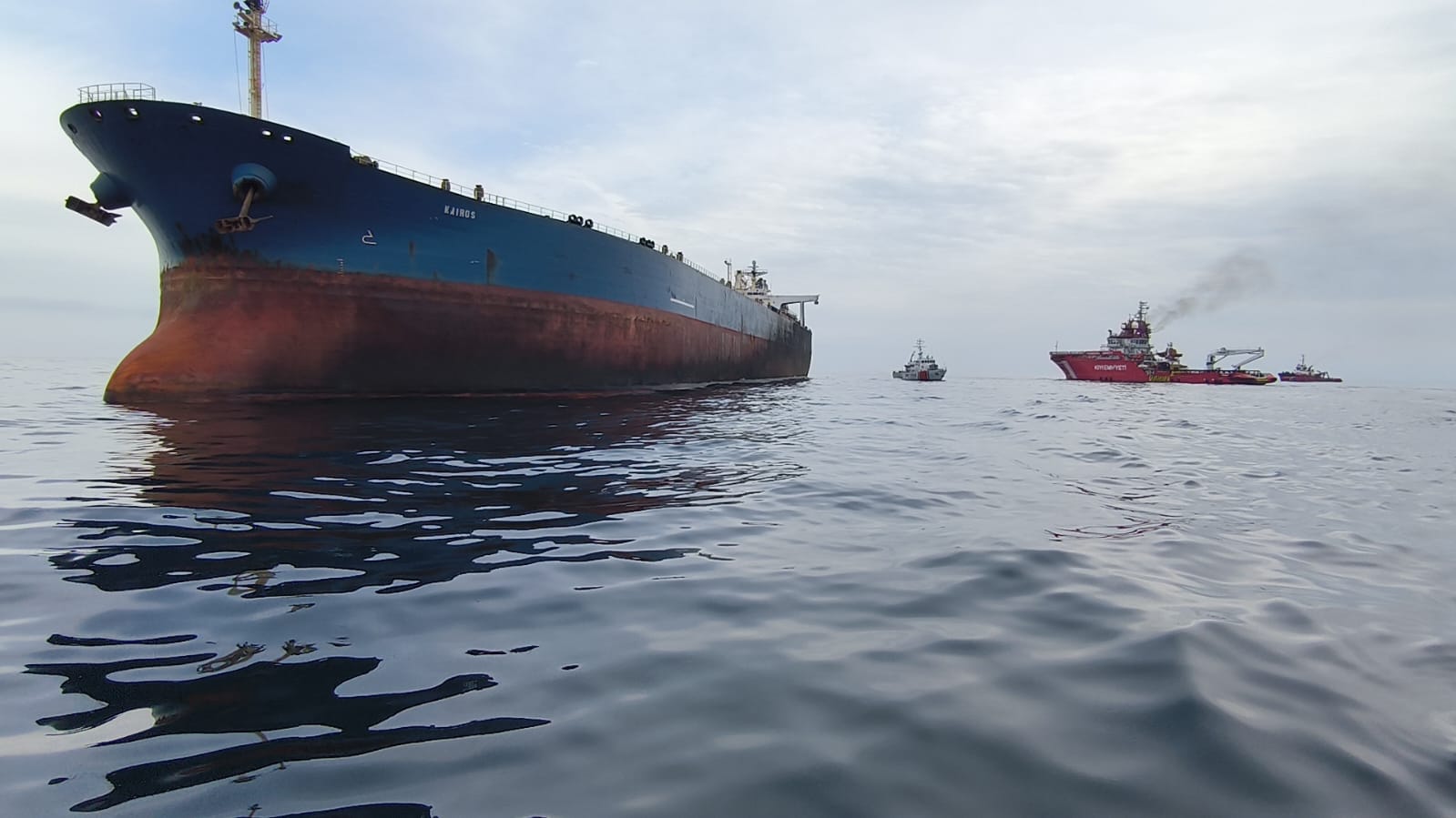Karadeniz Açıklarında 'KAIROS' Gemisinde Çıkan Yangın Kontrol Altına Alındı