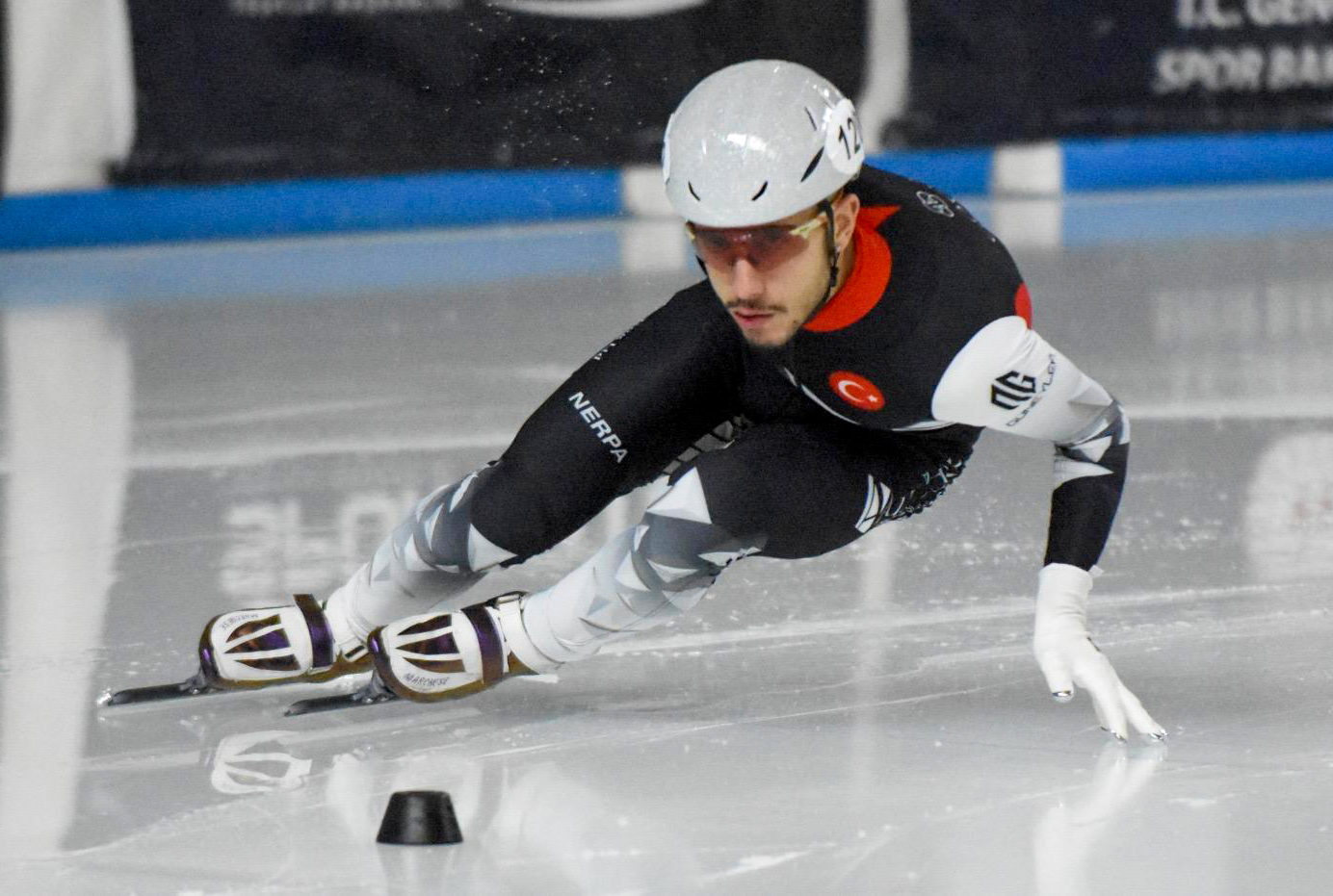 Türkiye, buz pateninde 2026 Kış Olimpiyatları'na 2 kota kazandı
