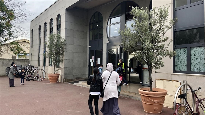 Fransa'da bir cami ve Türk derneği ırkçı saldırıya uğradı