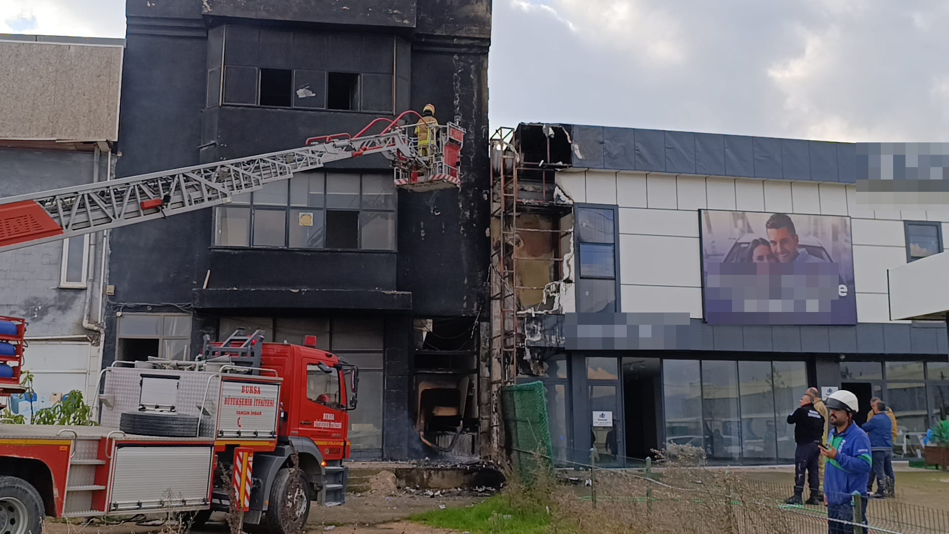 İnegöl'de Elektrik Panosundan Çıkan Yangında 2 İş Yeri Zarar Gördü