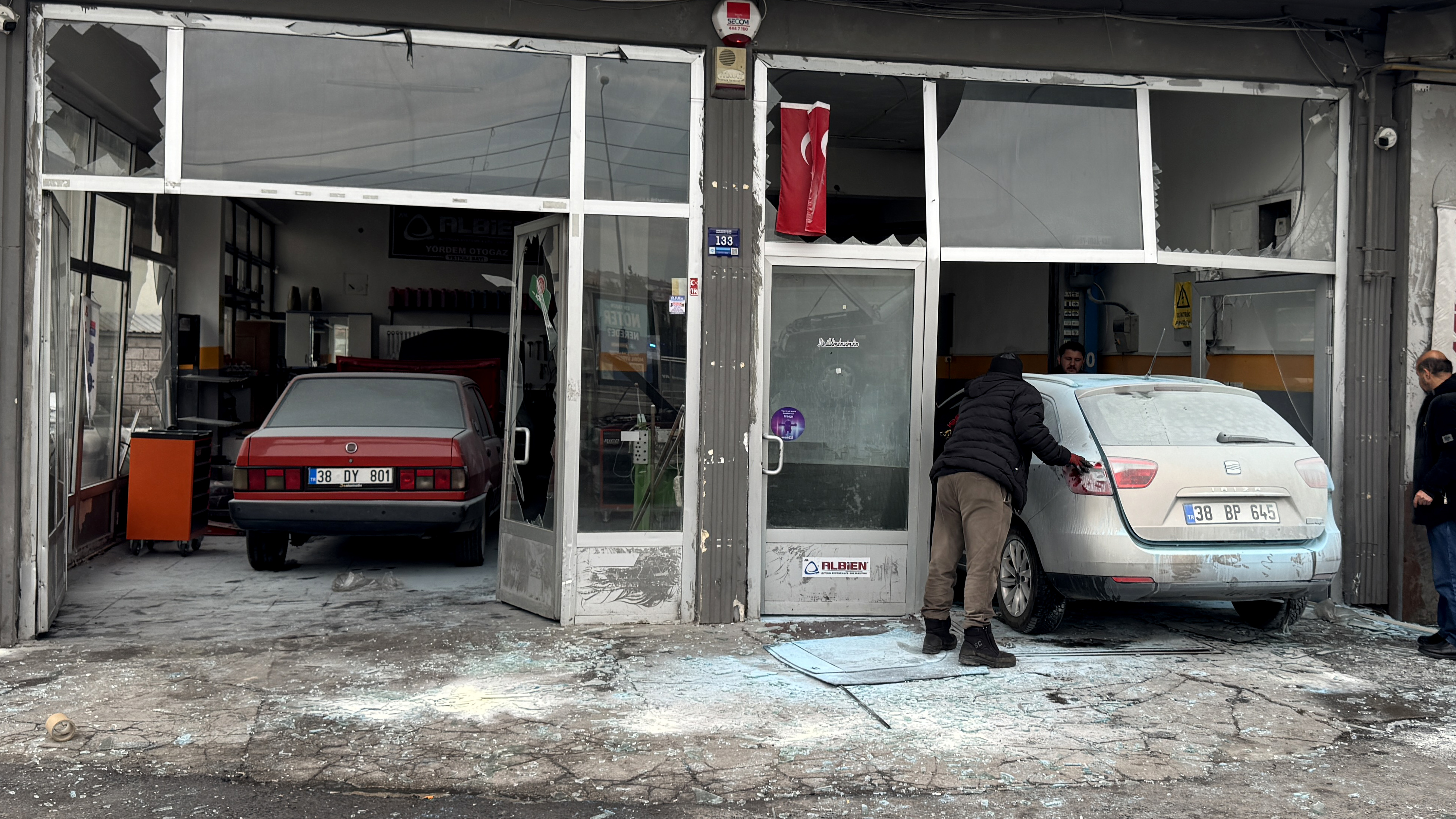Kayseri'de otomobilin LPG tankı patladı, 3 kişi yaralandı