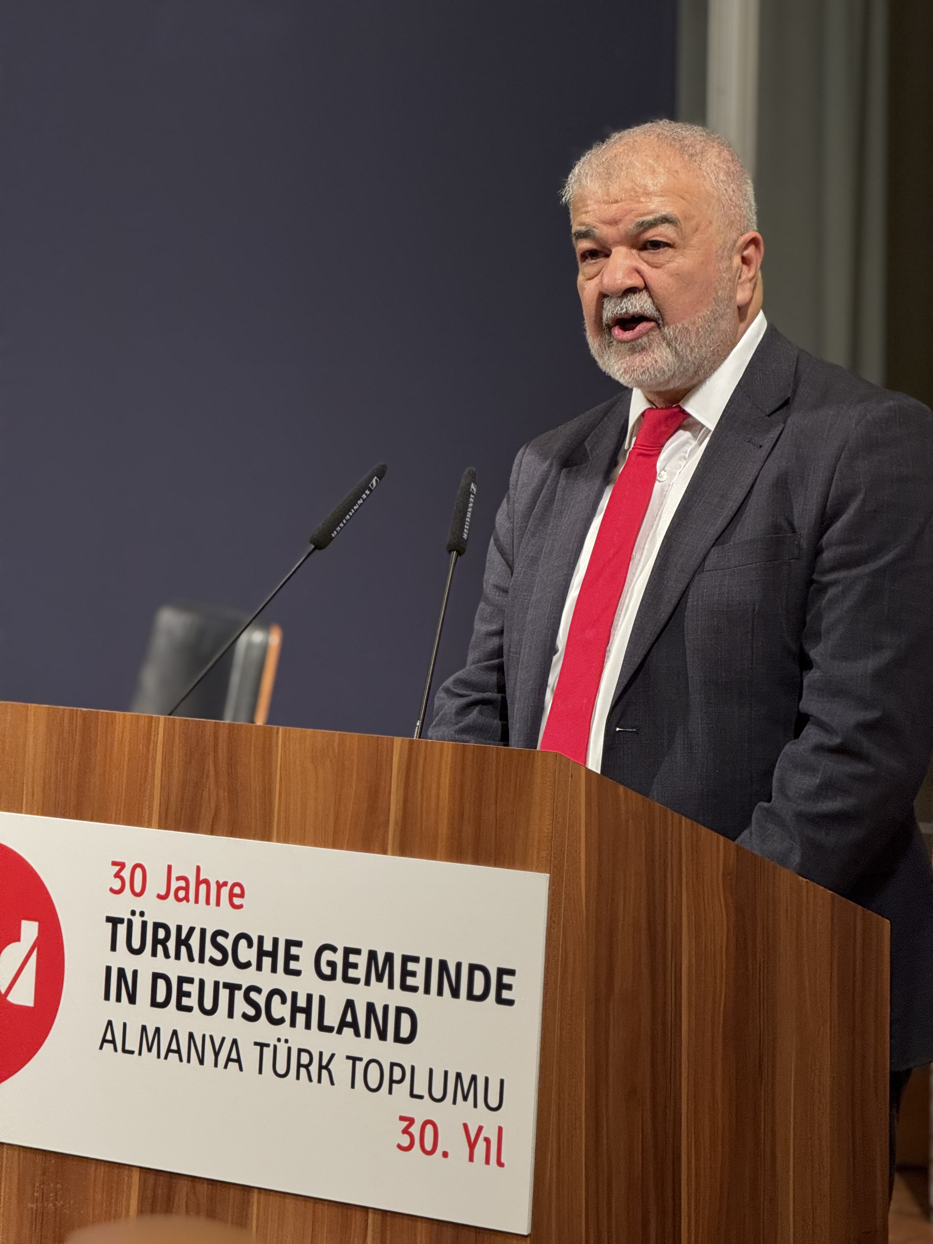 Almanya Türk Toplumu kuruluşunun 30. yılını Berlin'de kutladı