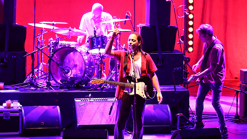 Efsane Duman Grubu Kimdir? En Sevilen Şarkıları ve Türk Rock'a Etkisi