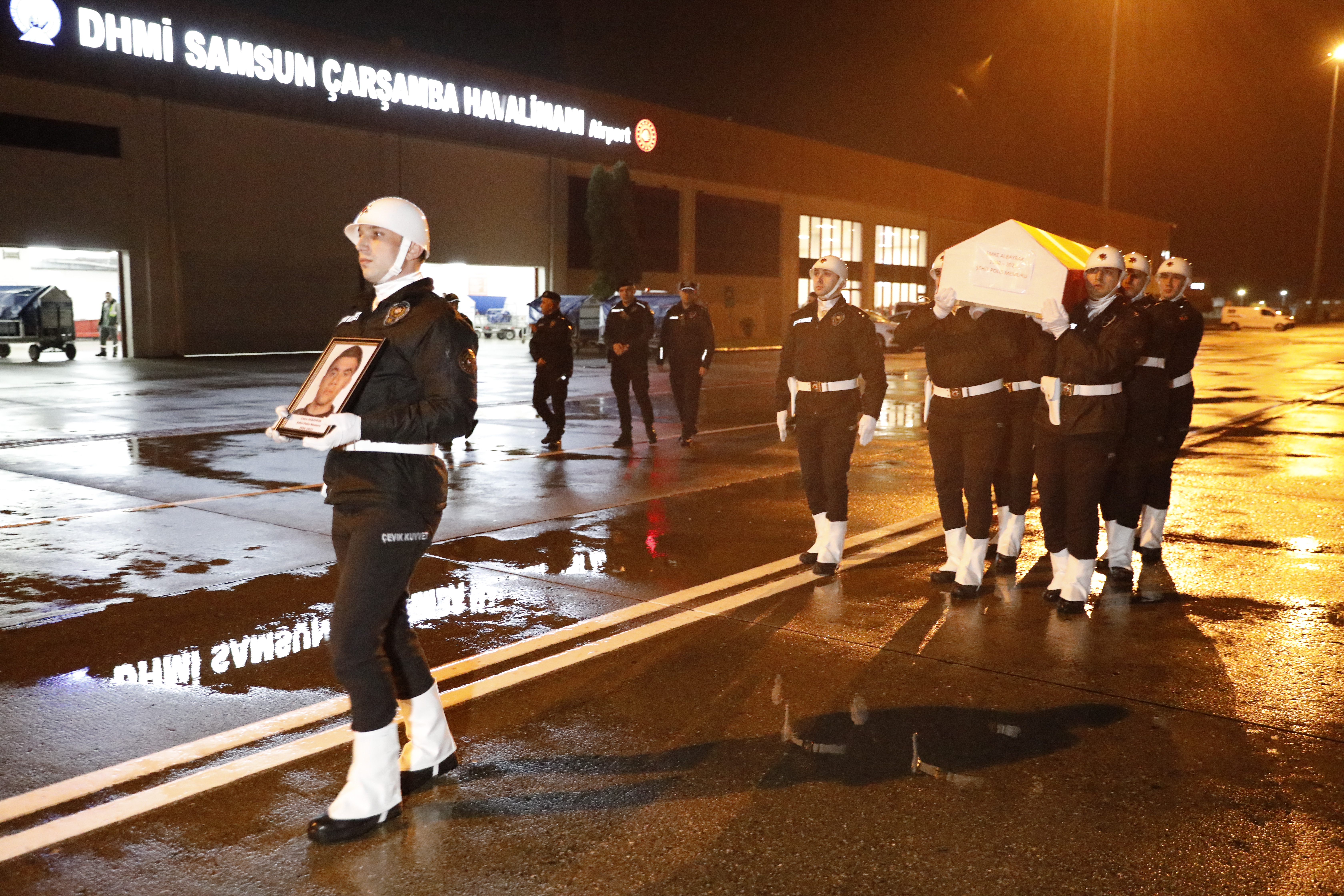 Şehit Polis Emre Albayrak'ın Cenazesi Samsun'a Getirildi