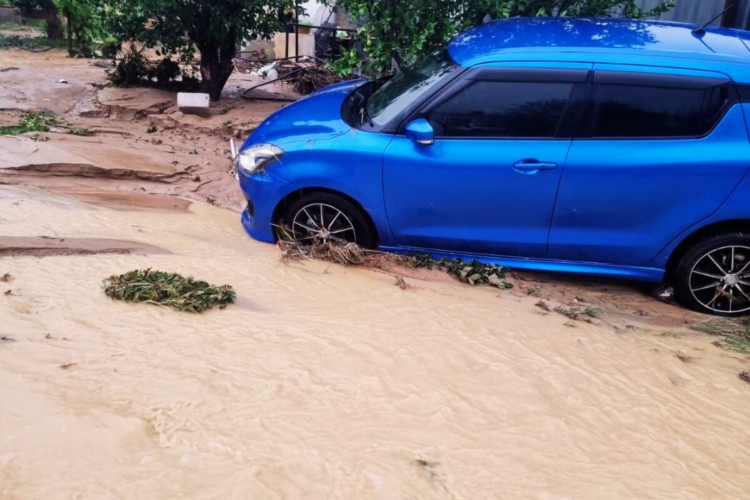Kıbrıs'ta sağanak! Hayat durma noktasına geldi