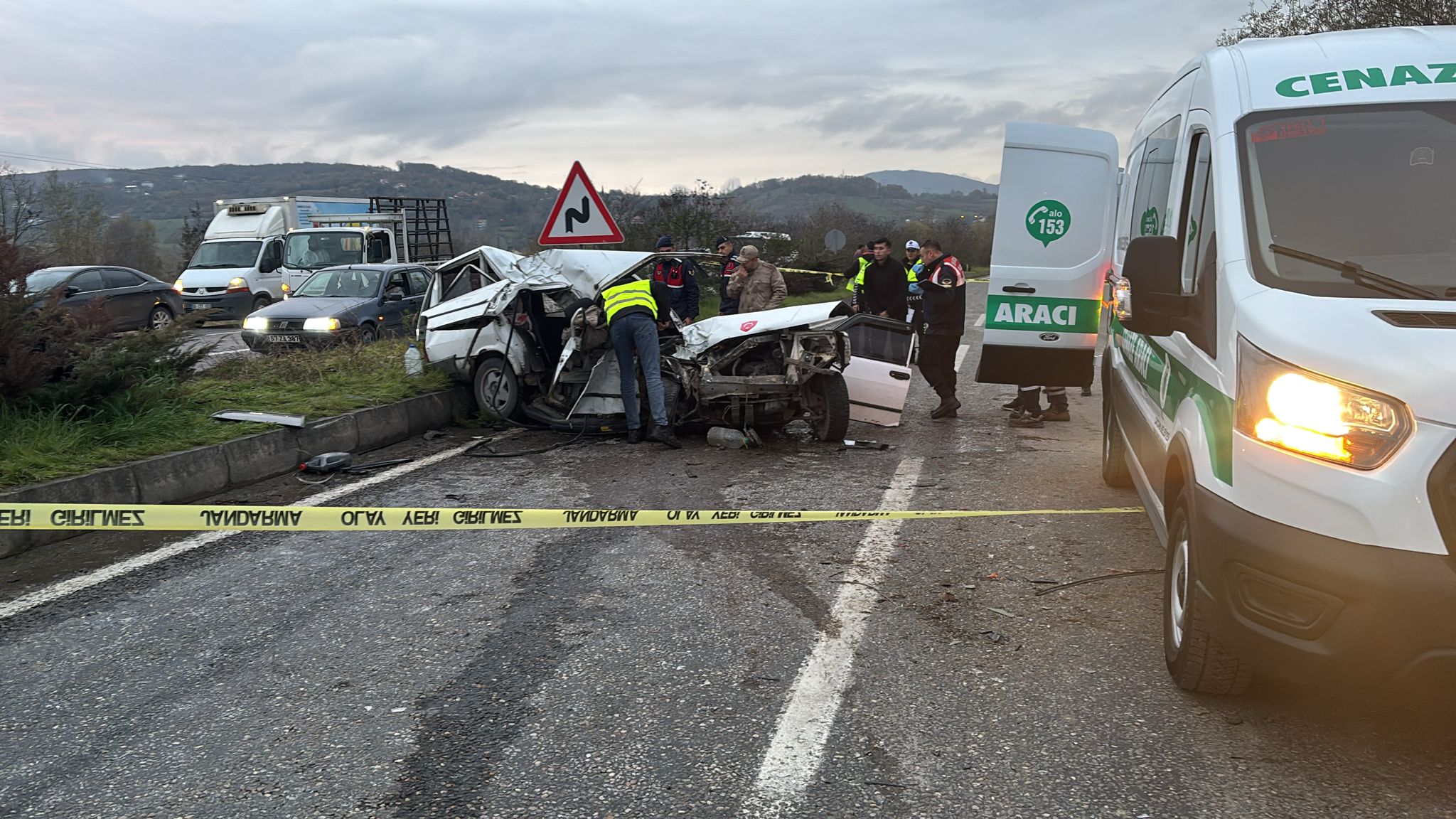 Zonguldak'ta kamyona çarpan otomobildeki 1 kişi öldü, 2 kişi yaralandı
