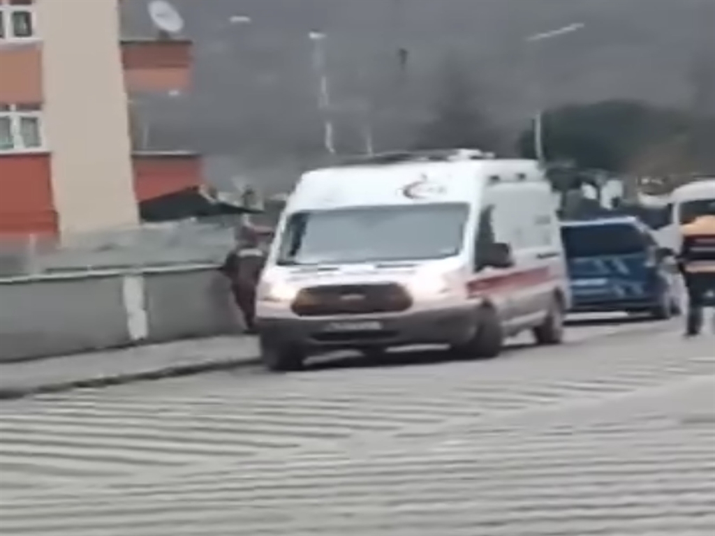Bartın'da okul önünde intihar girişimi: 1 ağır yaralı