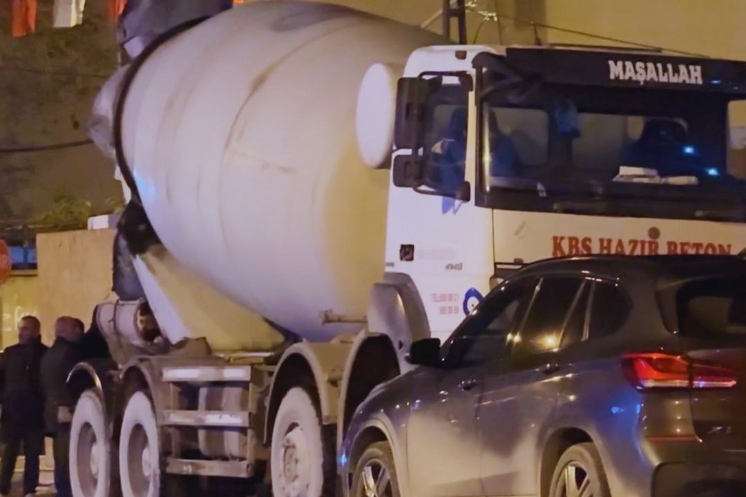 Arnavutköy'de acı ölüm! Beton mikserinin içinde can verdi