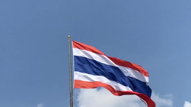 Tayland'da erken seçim yapılması için parlamento feshedildi
