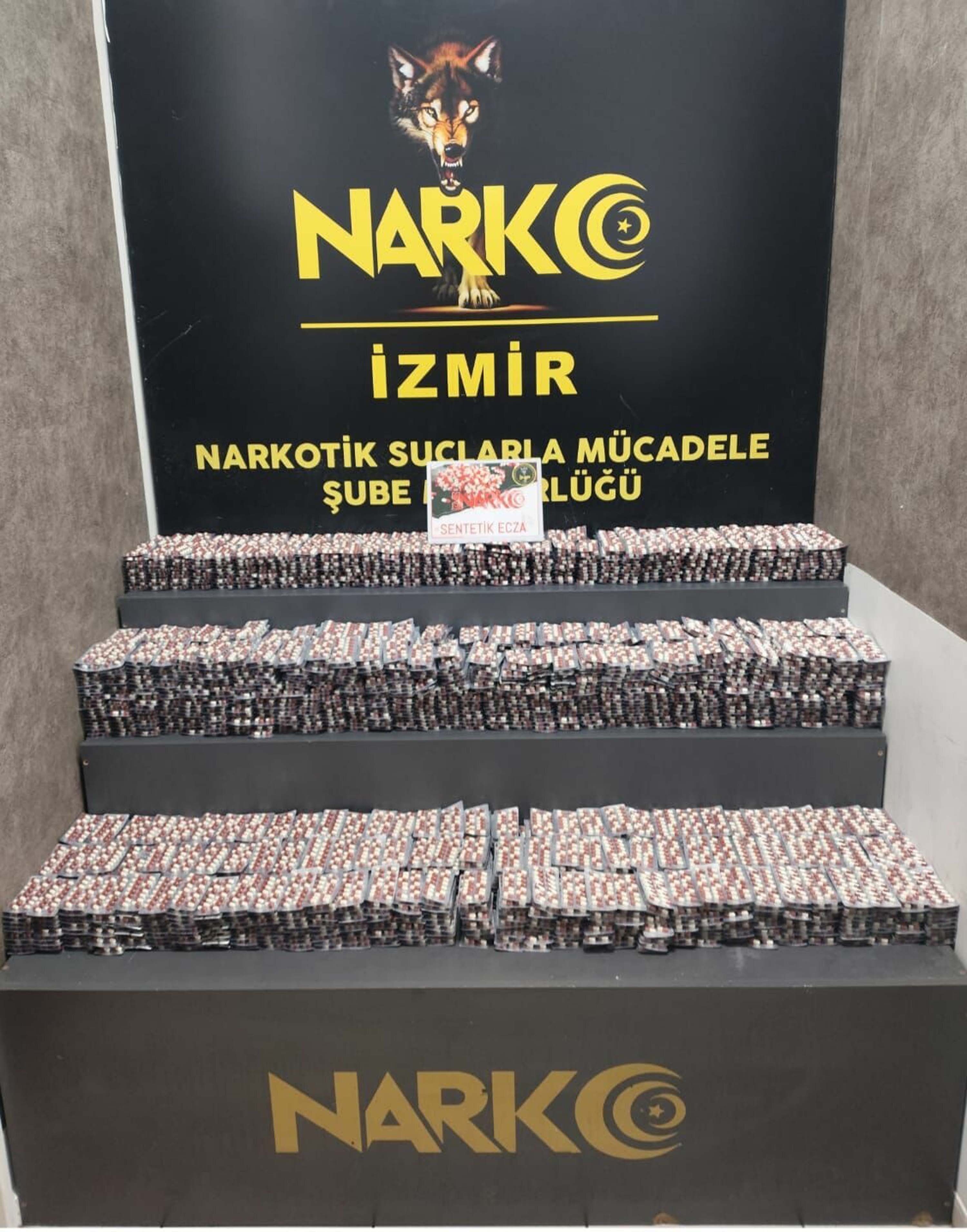 İzmir'de uyuşturucu operasyonu: 55 bin 552 sentetik hap ele geçirildi!