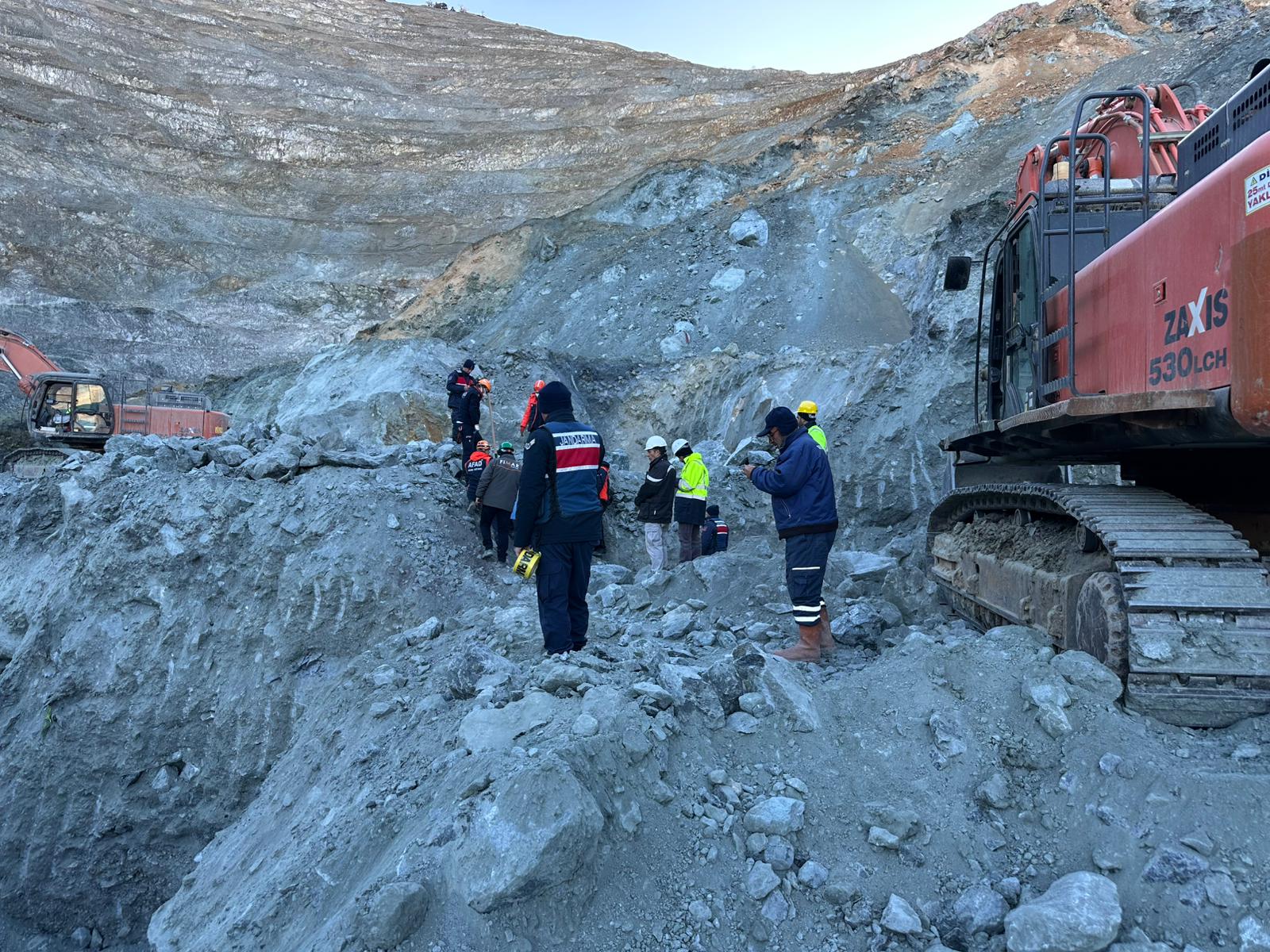 Sivas'ta maden ocağında göçük altında kalan şantiye müdürü hayatını kaybetti