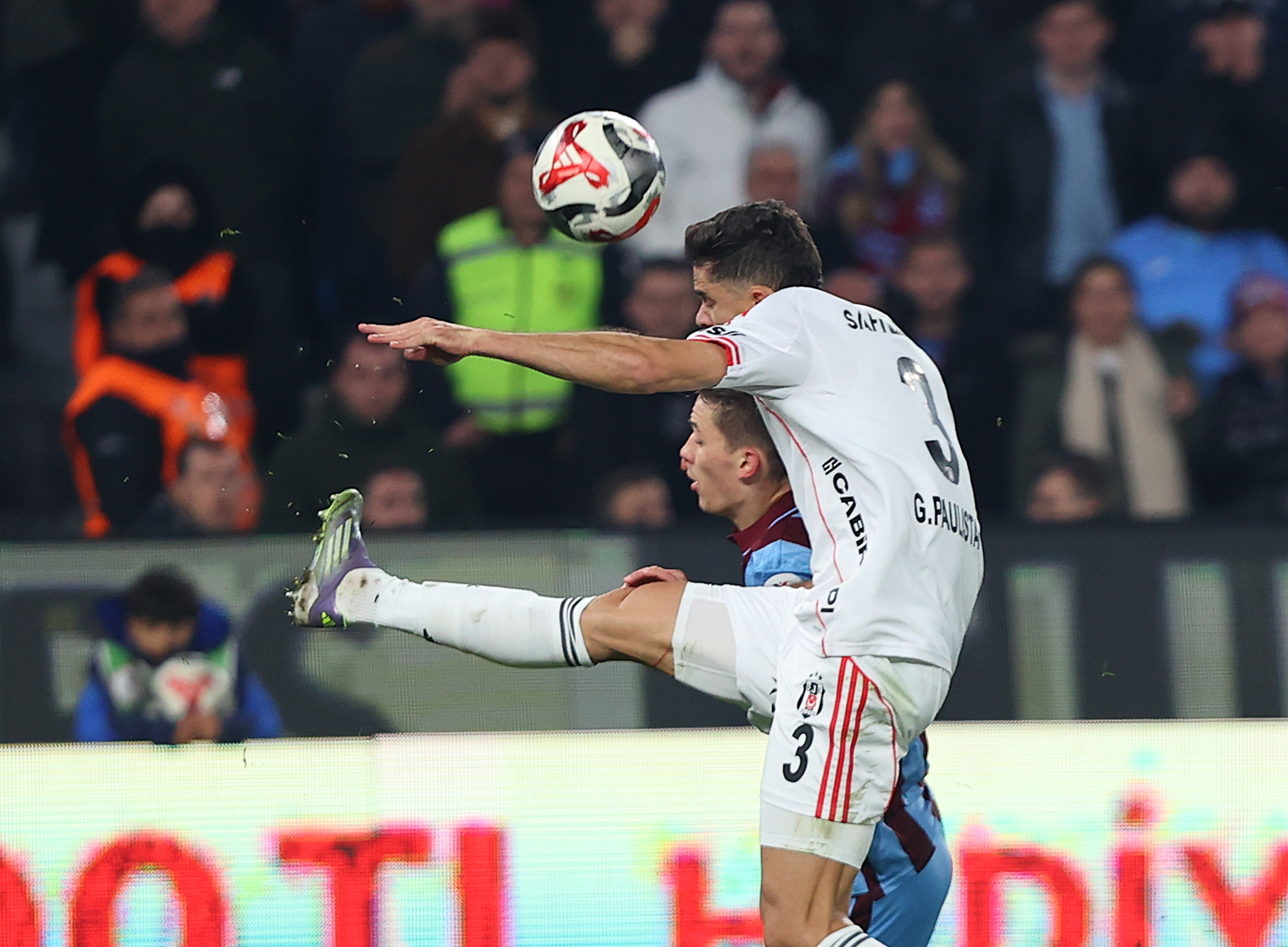 Trabzonspor Yönetiminden Beşiktaş'a: 'Haddinin Sınırlarını Aştılar'