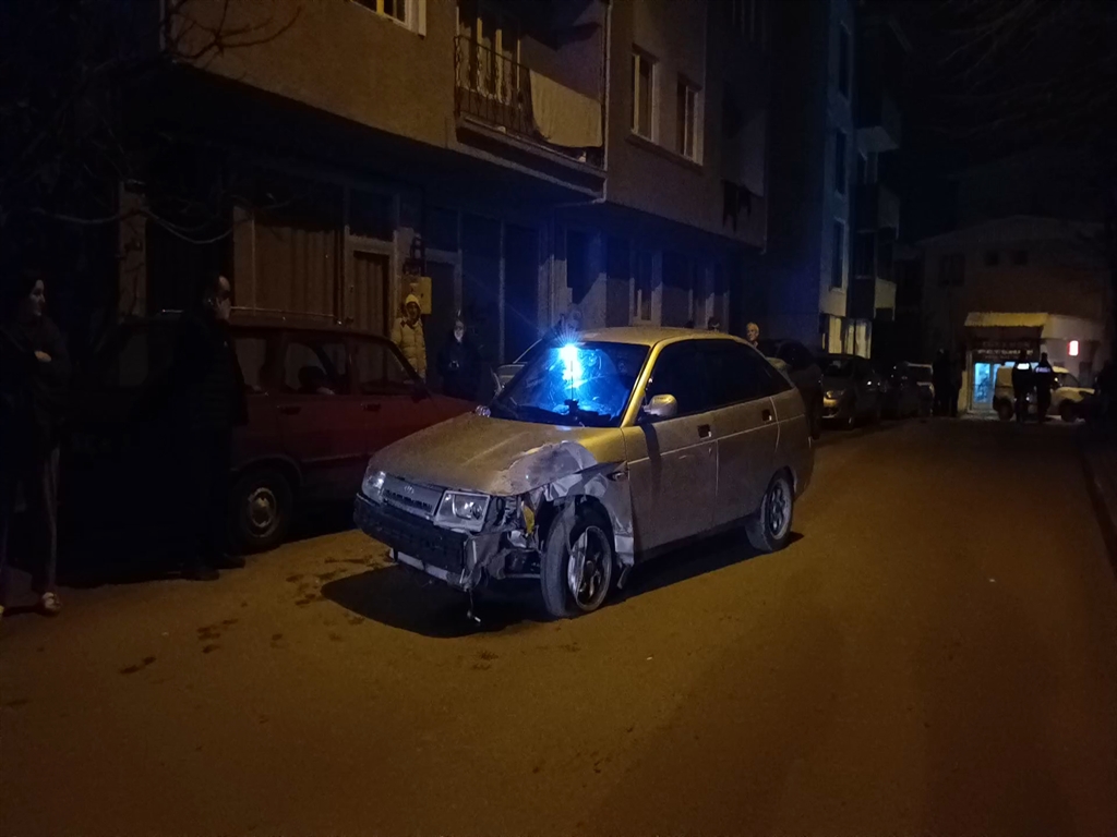 Bursa'da hafif ticari araç kazası: 2 kişi yaralı
