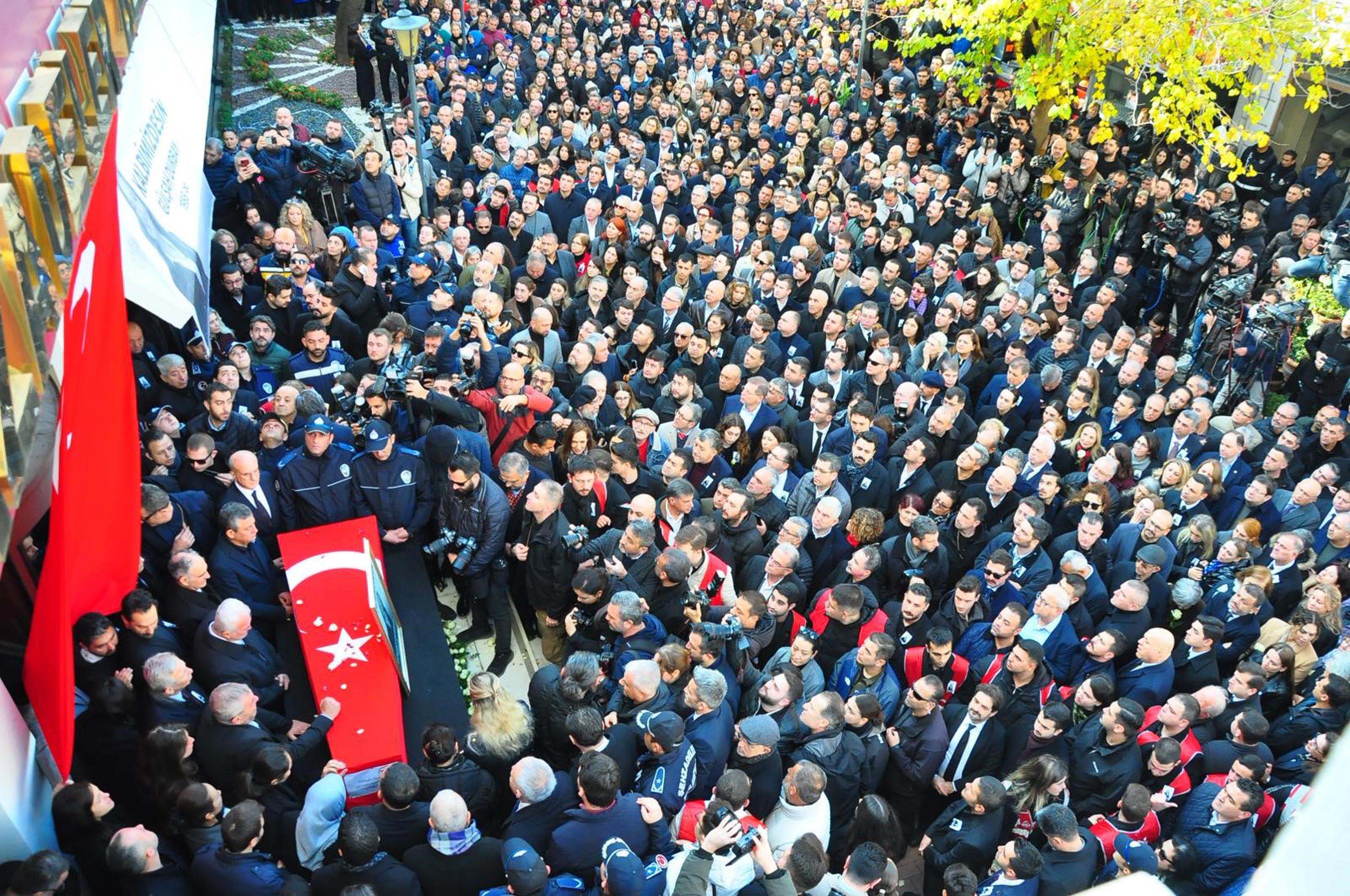 Gülşah Durbay son yolculuğuna gözyaşlarıyla uğurlandı! 