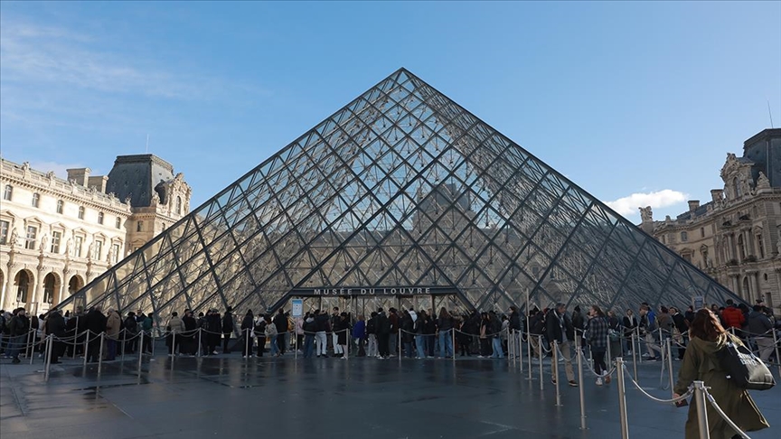 Soygunla gündeme gelen Louvre Müzesi, çalışan grevi nedeniyle bugün kapalı!