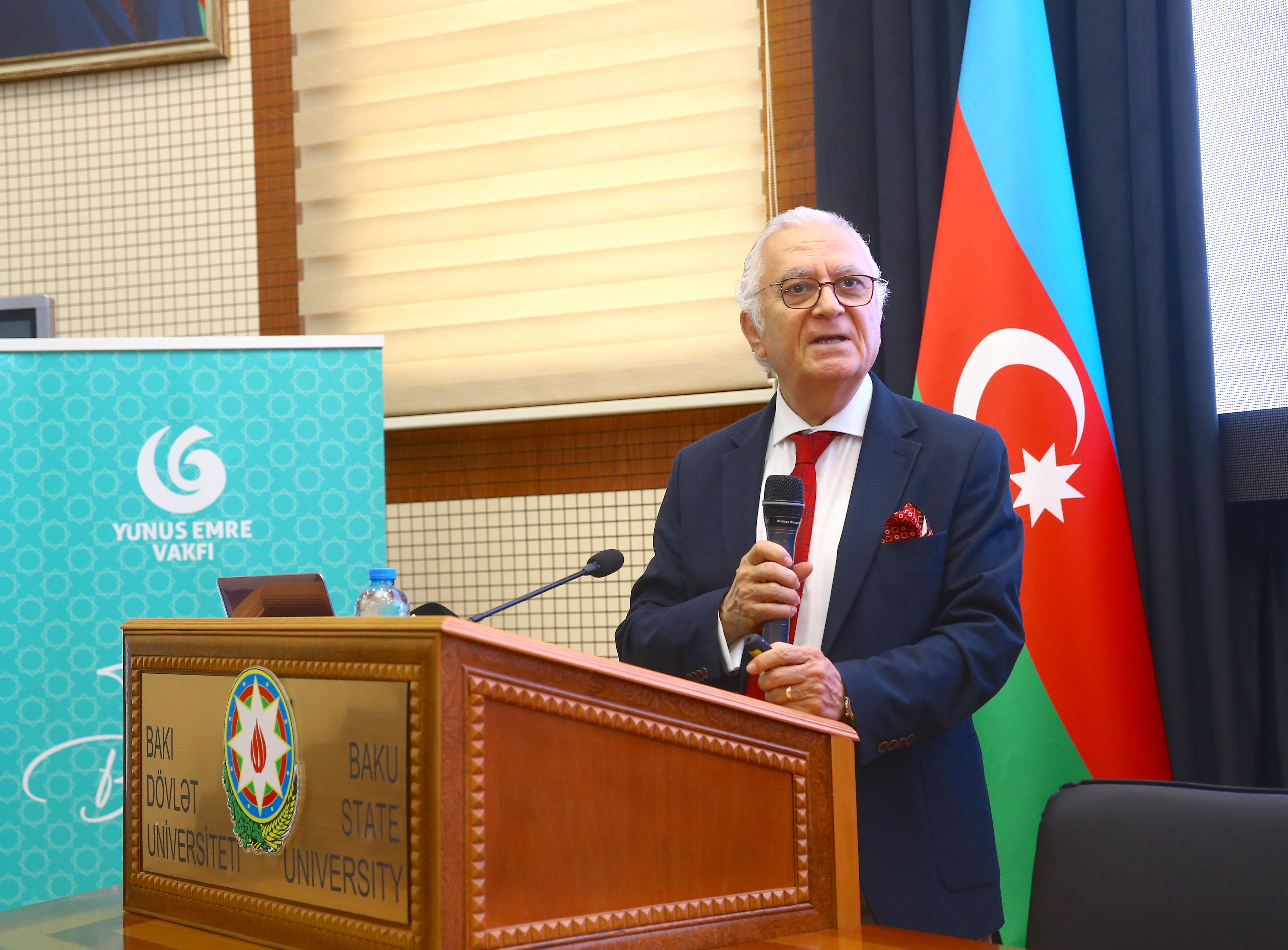 Bakü'de Türk Dili Ailesi Günü Kapsamında Konferans Düzenlendi
