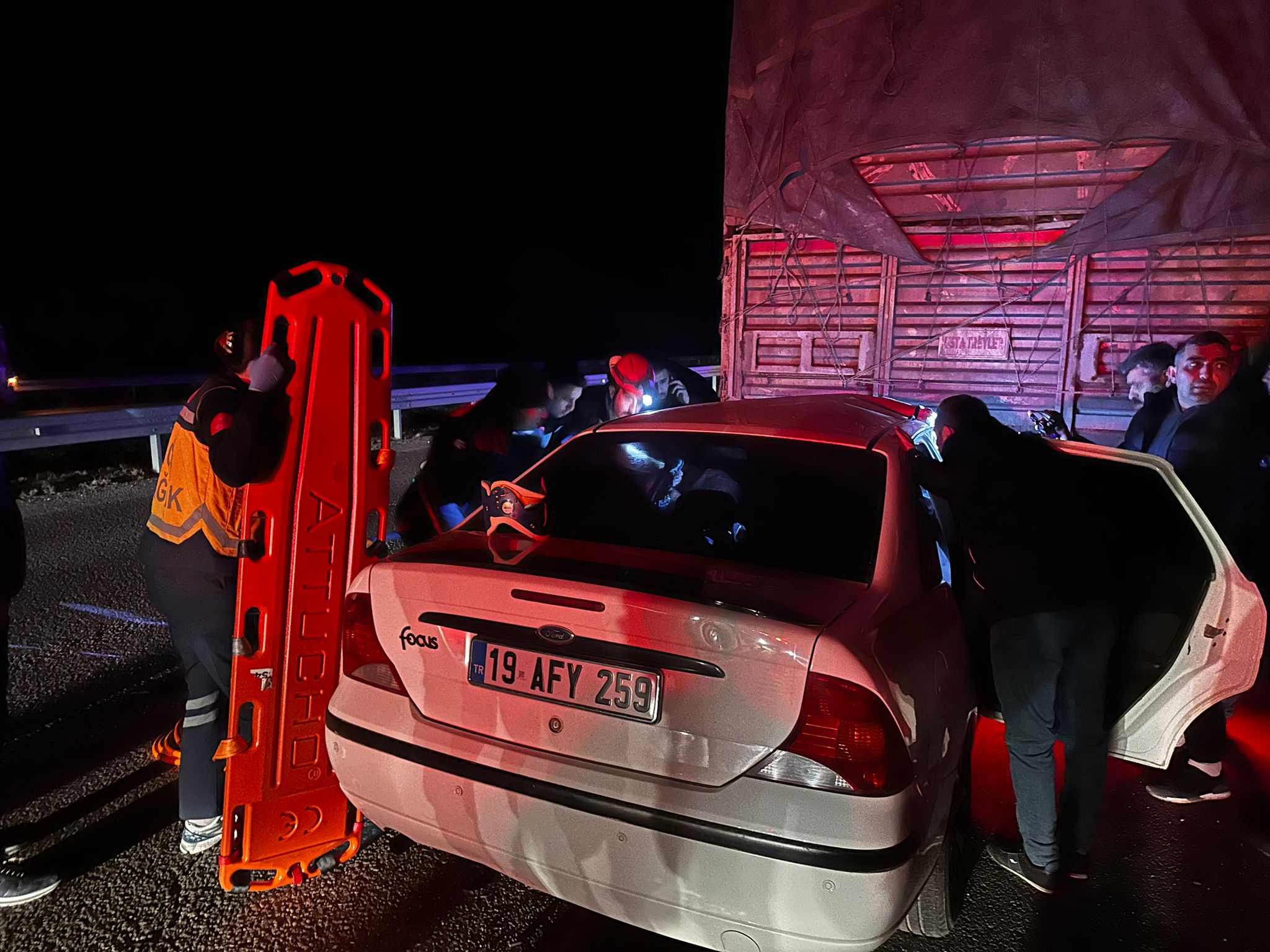 Çorum'da tırla çarpışan otomobilin sürücüsü hayatını kaybetti