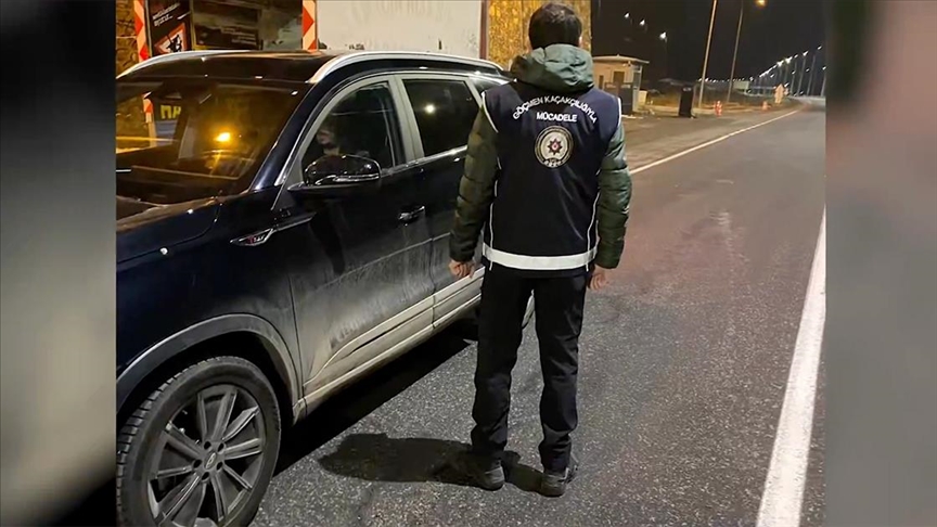 Ülke genelinde göç denetimleri: 55 kaçakçı yakalandı