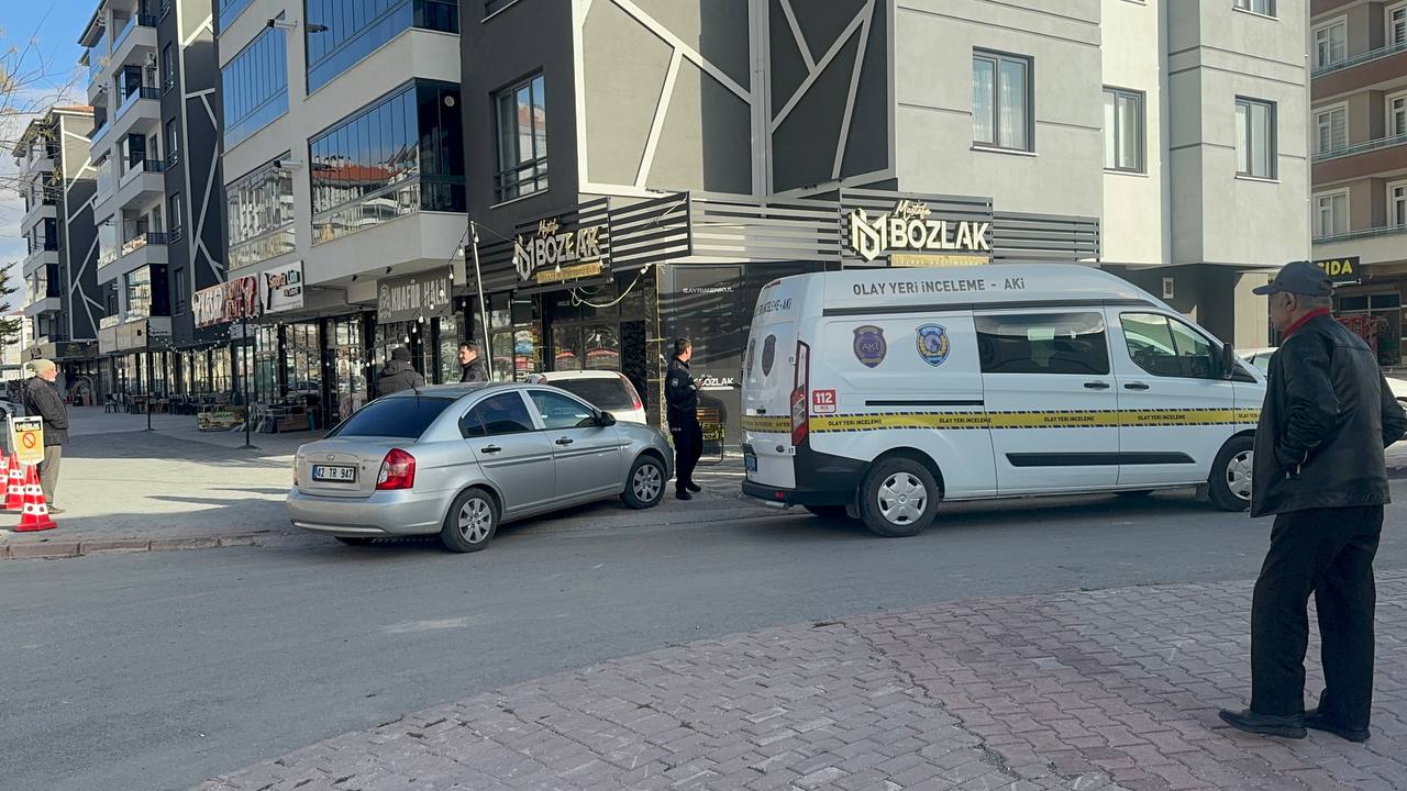 Konya'da emlakçı ile dükkan sahibi arasında bıçaklı kavga çıktı