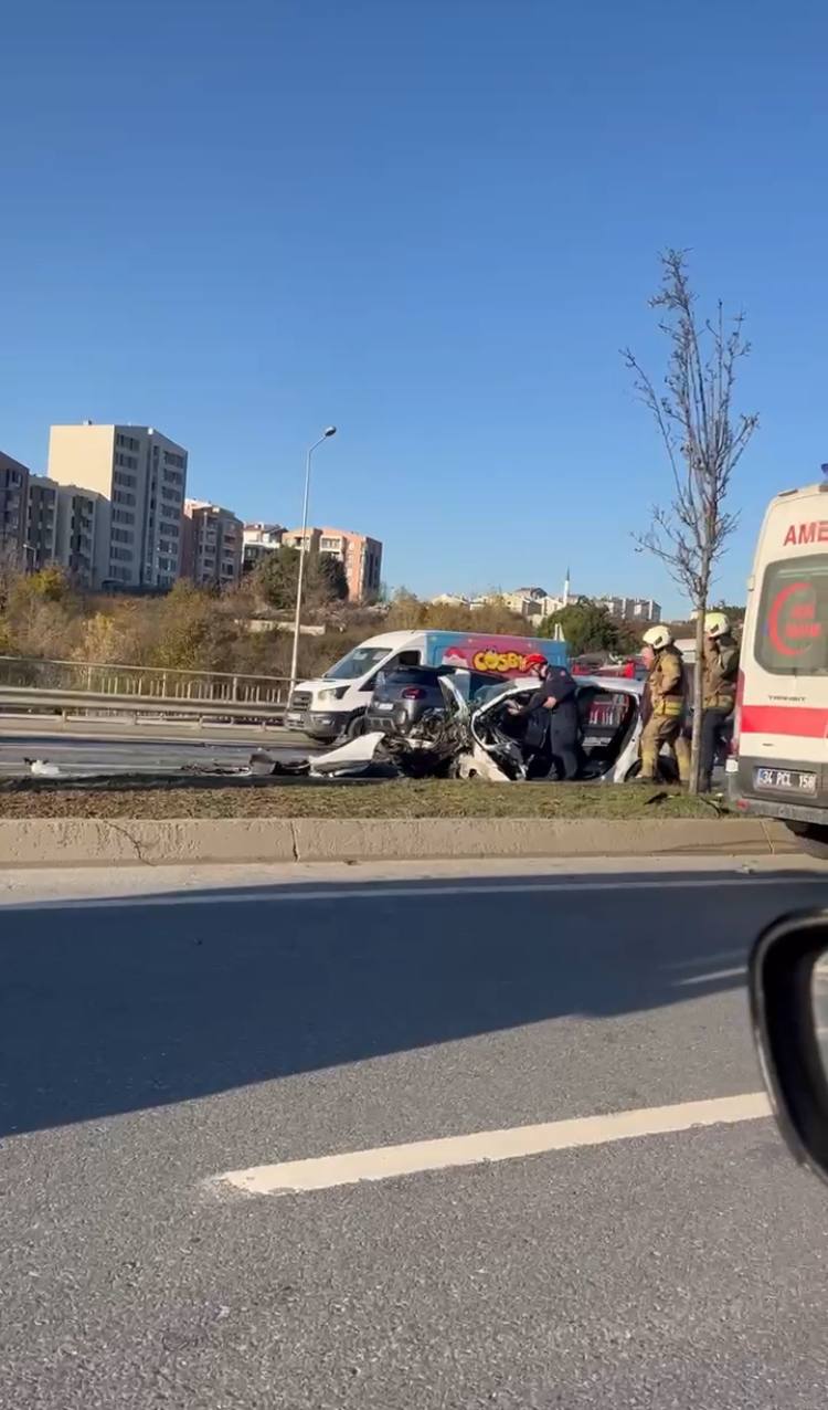 İstanbul Başakşehir'de korkunç kaza: 1 ölü, 2 ağır yaralı