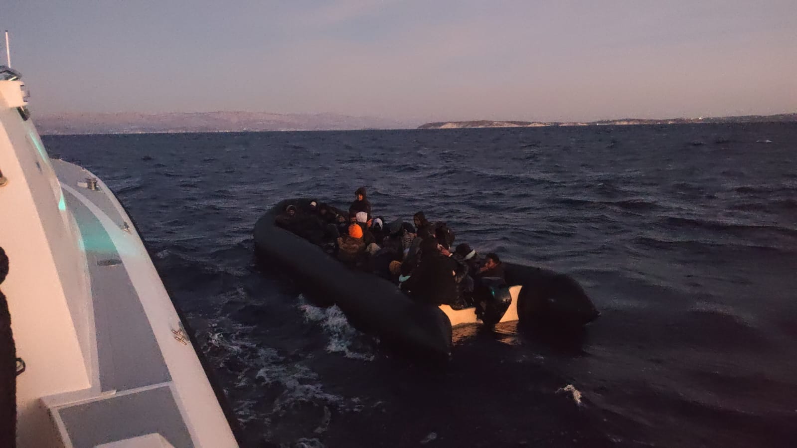İzmir'de 79 düzensiz göçmen yakalandı