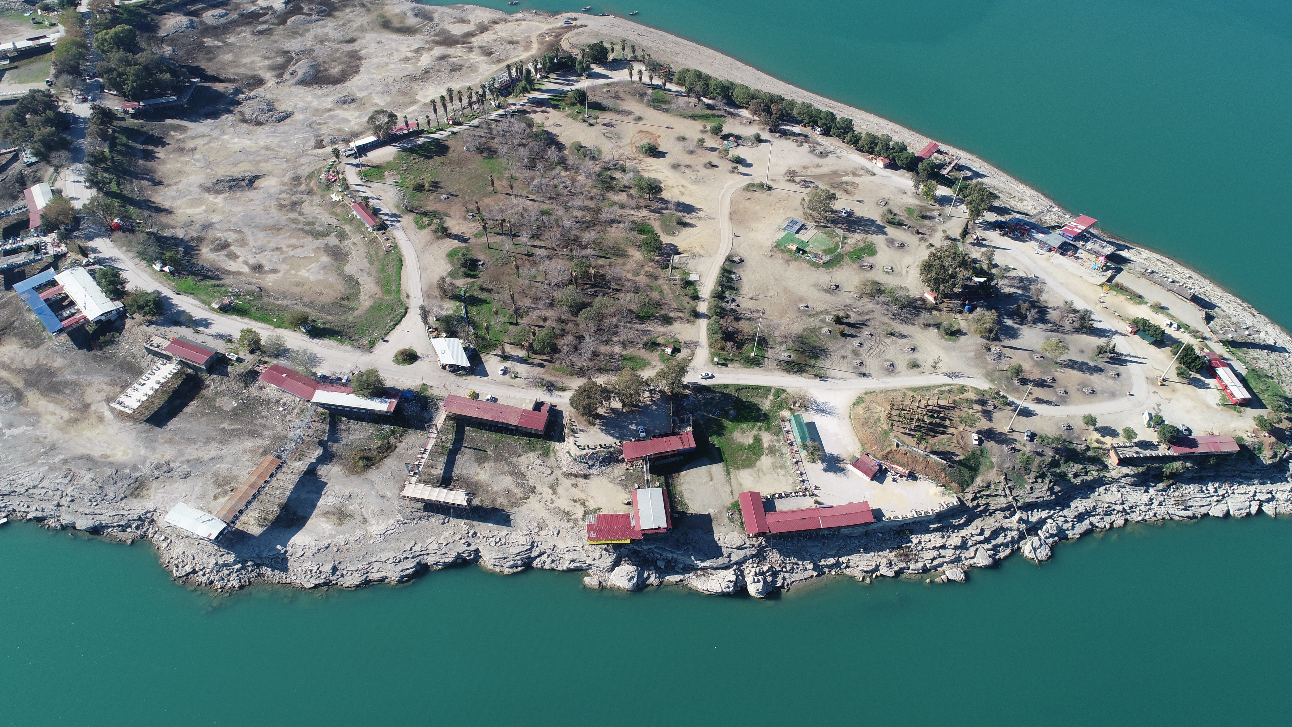 Adana'daki Amerikan Adası'nda Kaçak Yapılar İçin Yıkım Kararı