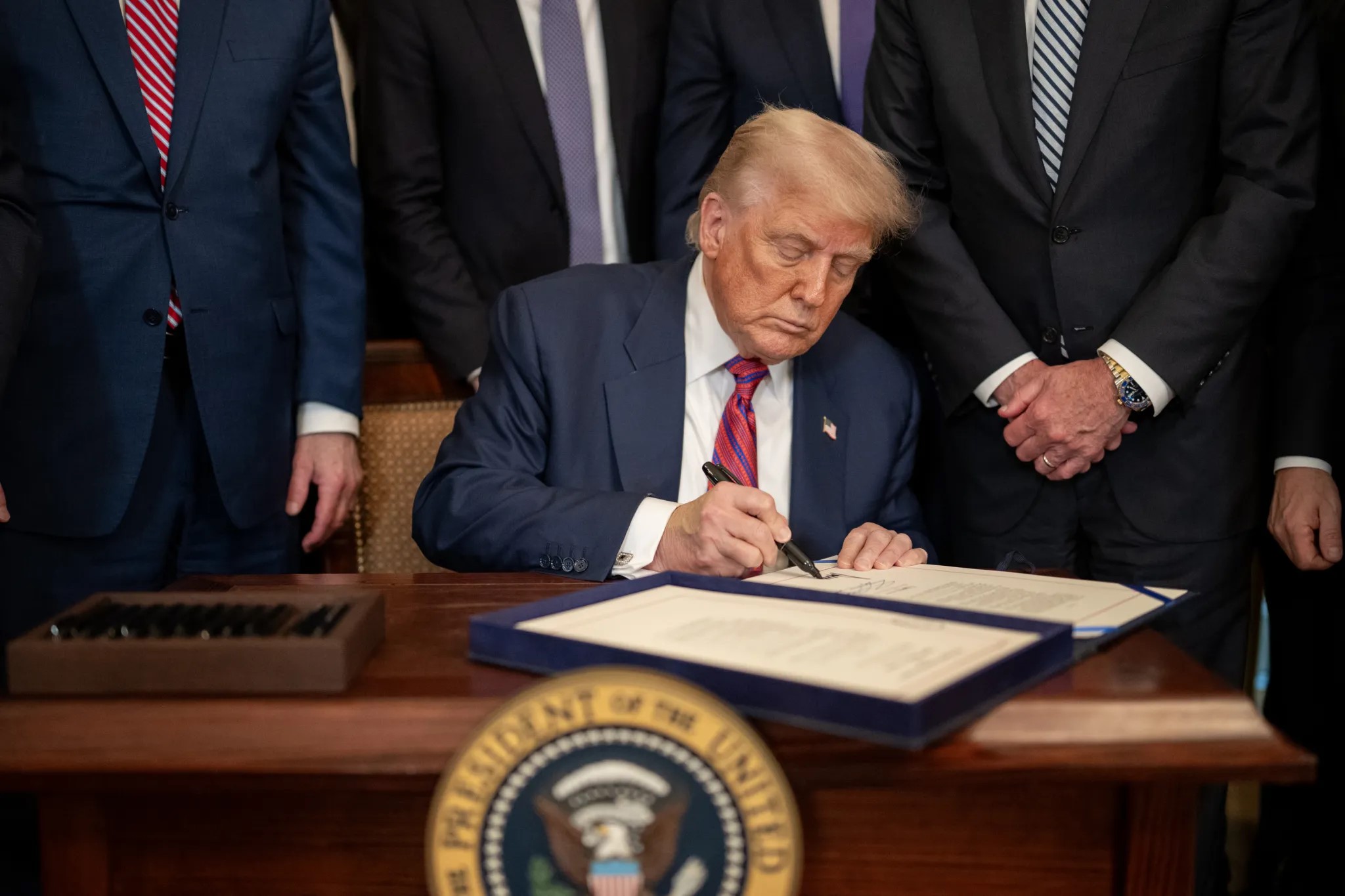 Trump, 901 milyar dolarlık savunma bütçesini imzaladı!