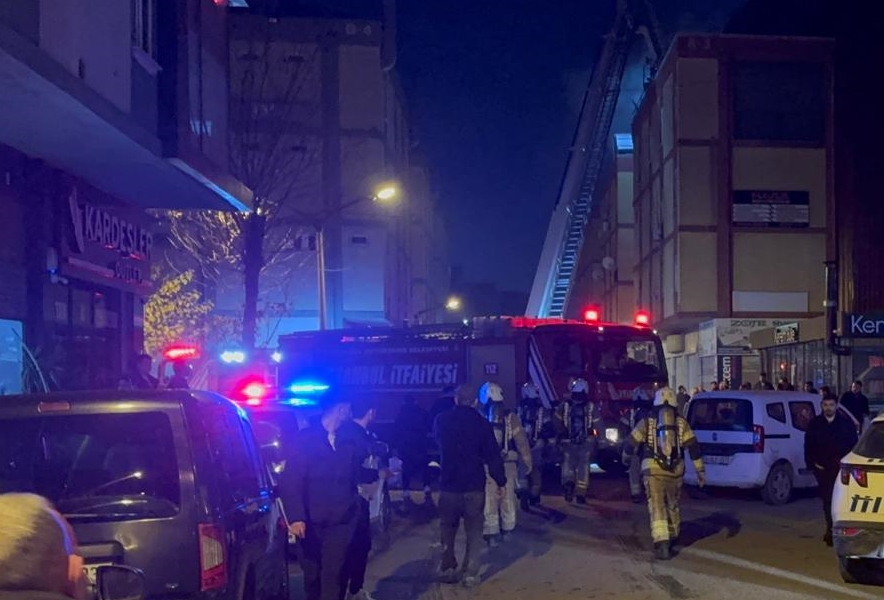 Başakşehir'de ayakkabı imalathanesinde çıkan yangın söndürüldü
