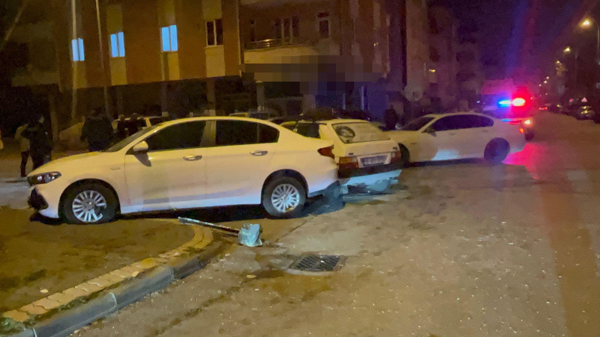 Kayseri'de 2 otomobilin çarpışması sonucu 4 kişi yaralandı