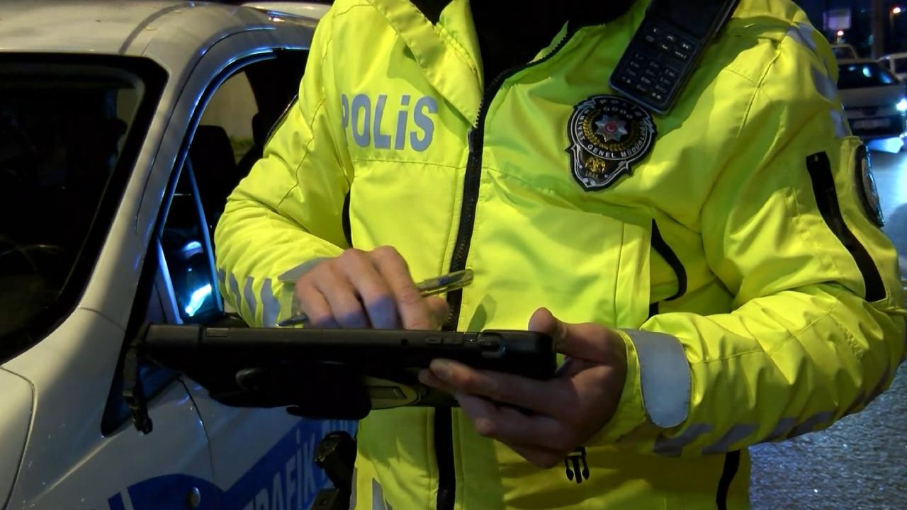İzmir'de trafiği tehlikeye atan sürücüye 8 bin 306 lira ceza