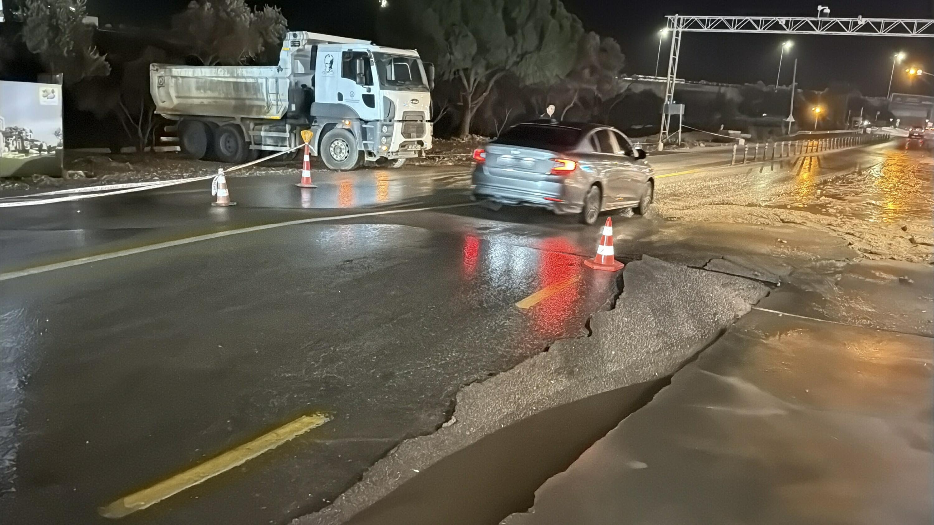 Bodrum'da içme suyu isale hattı patladı