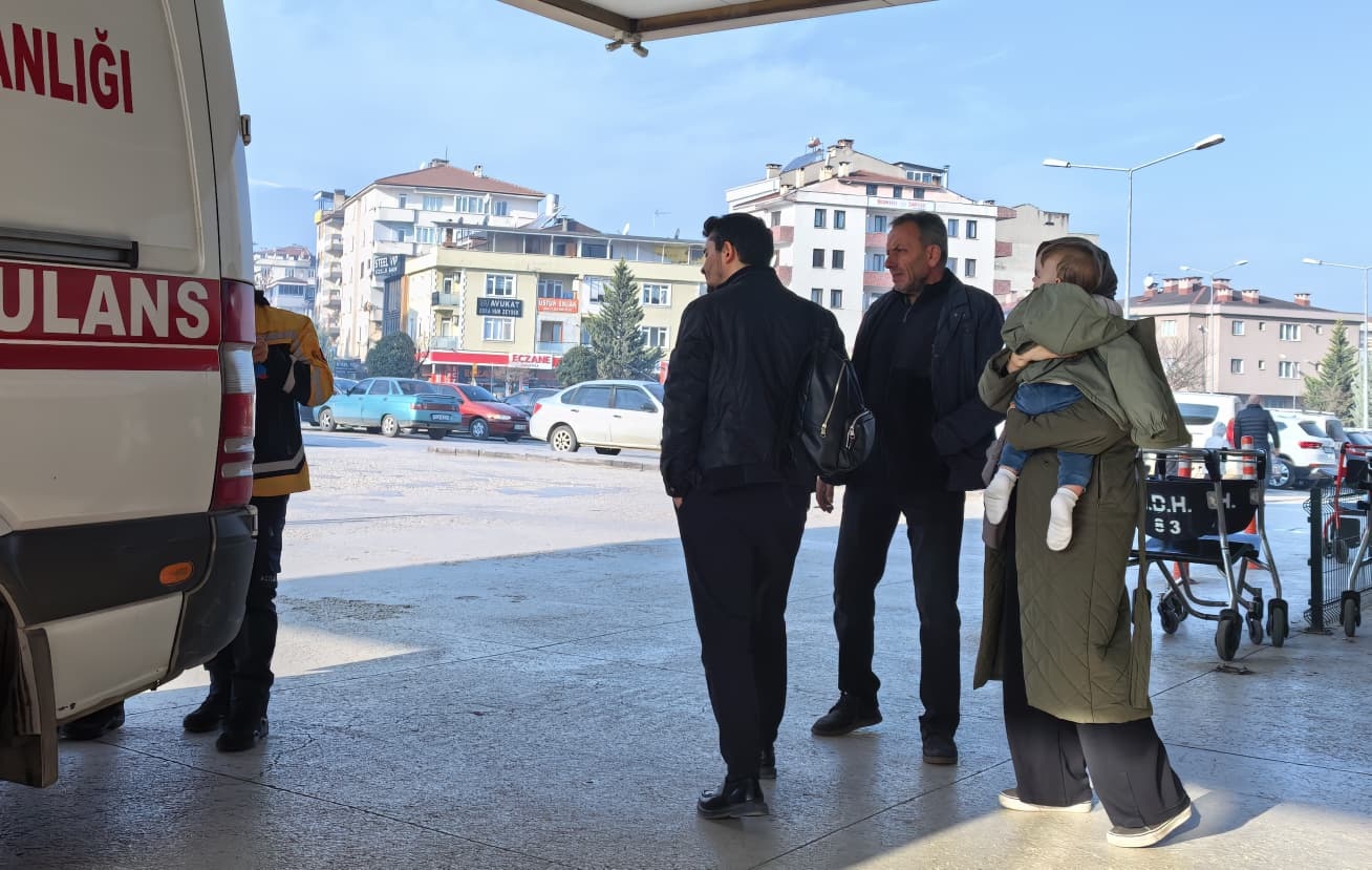 Bursa'da 1 yaşındaki bebeğin akciğerine fıstık kaçtı