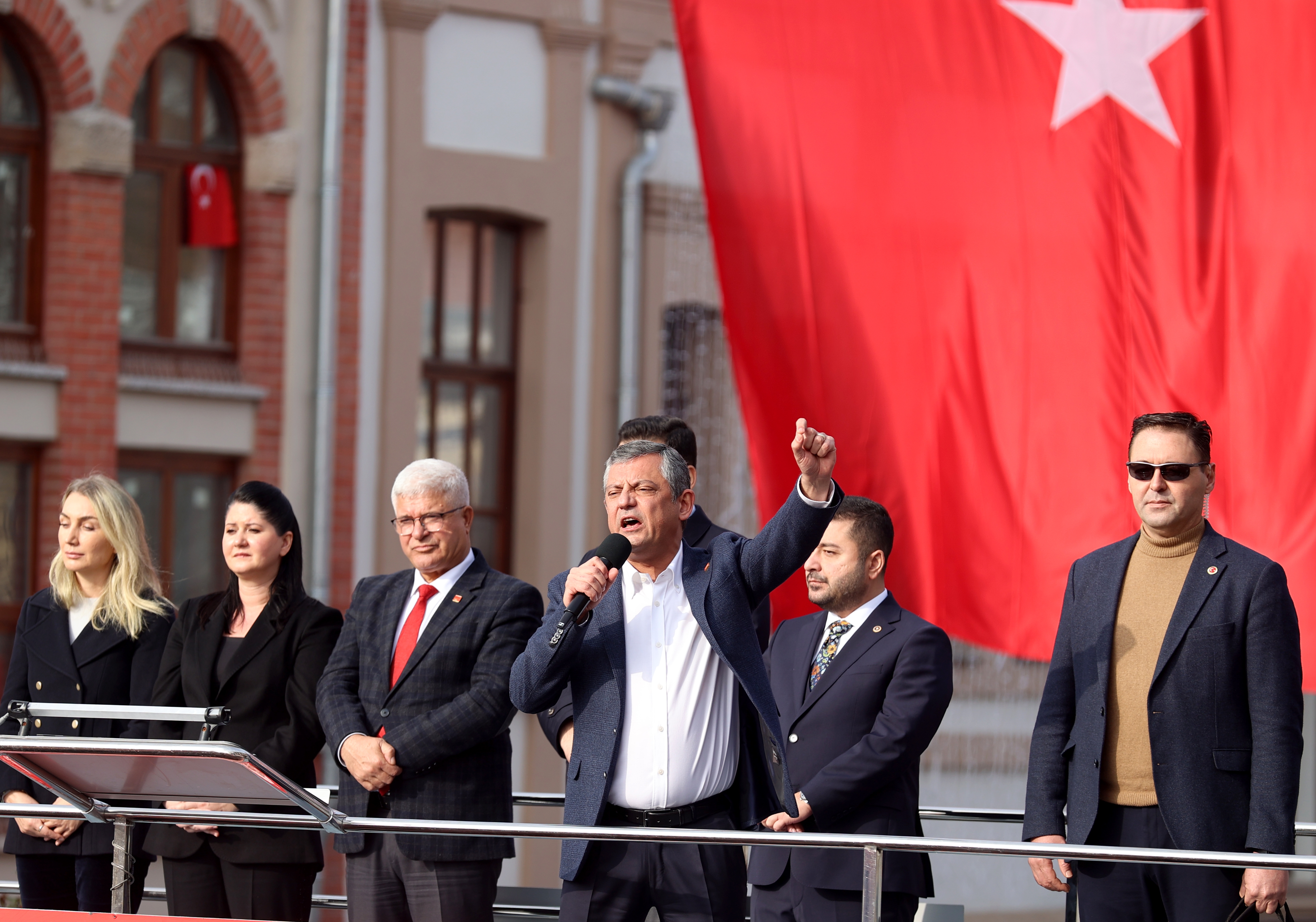 Özgür Özel 'Millet İradesine Sahip Çıkıyor' Mitinginde Konuştu!