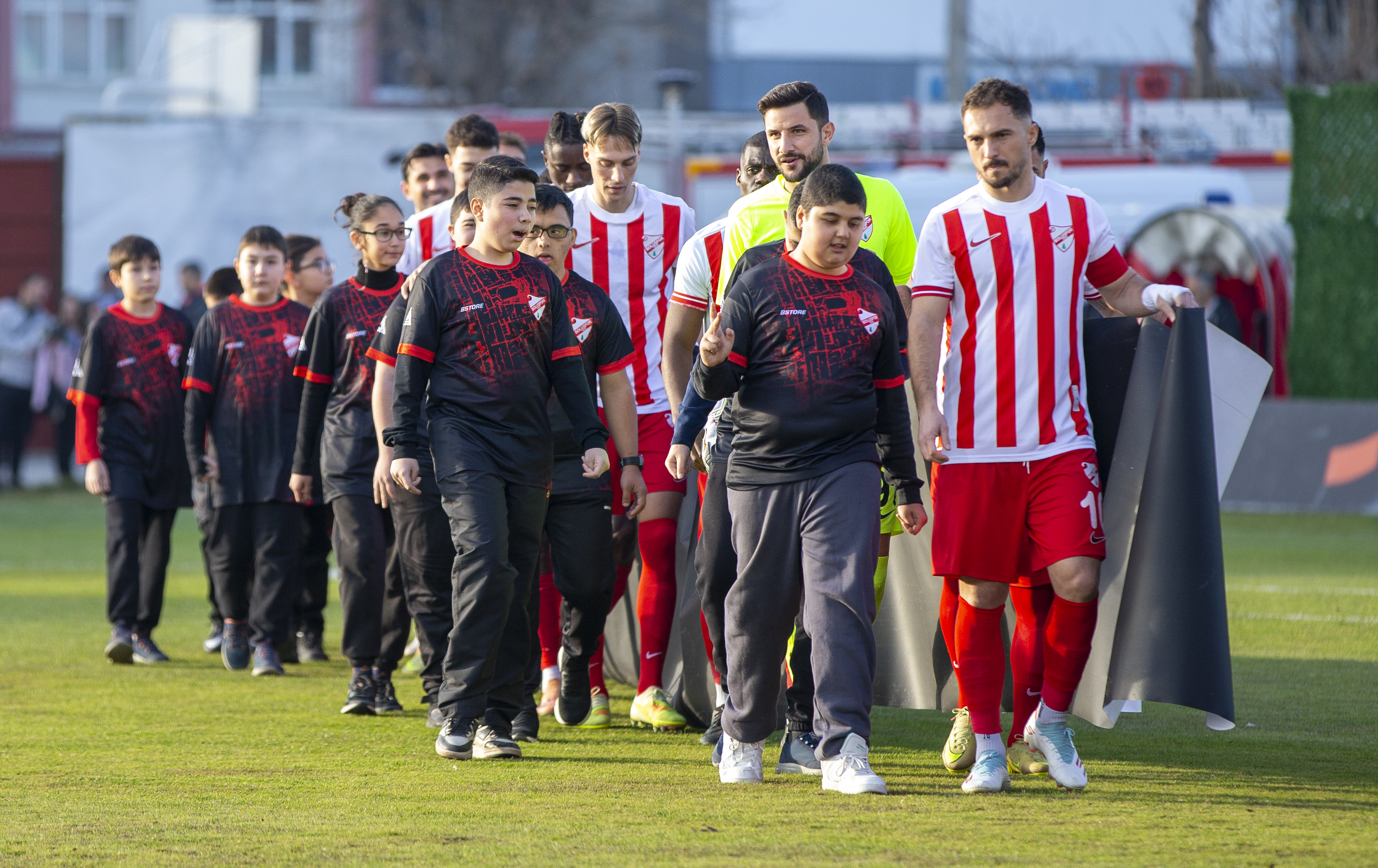 Boluspor Maçında Futbolcular Bekleme Eylemi Gerçekleştirdi!