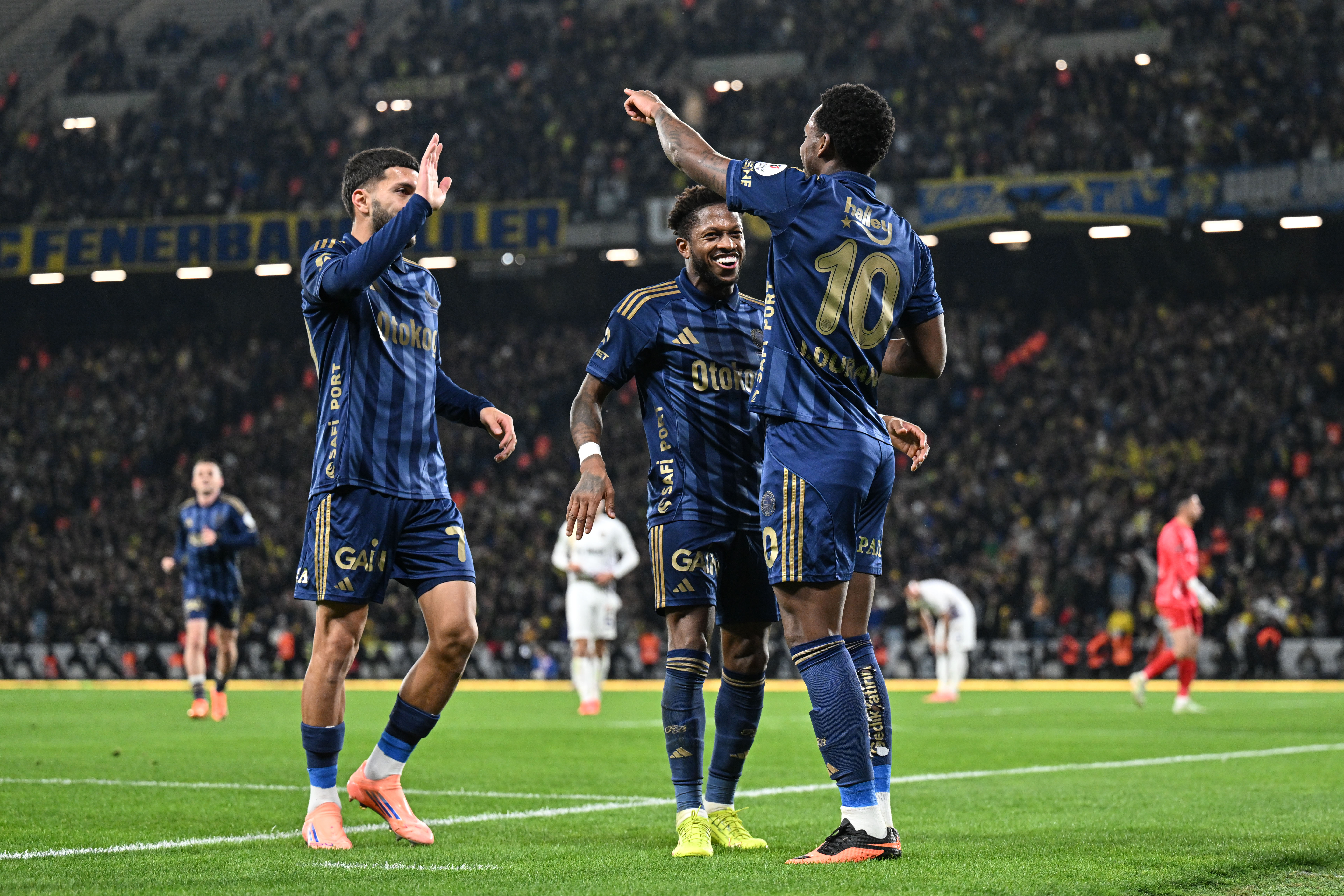 Fenerbahçe Eyüpspor Deplasmanında Üç Golle Güldü!