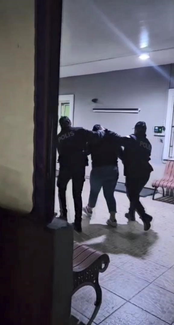 Kuyumculara Sahte Altın Sattı, Kameralara Yakalandı