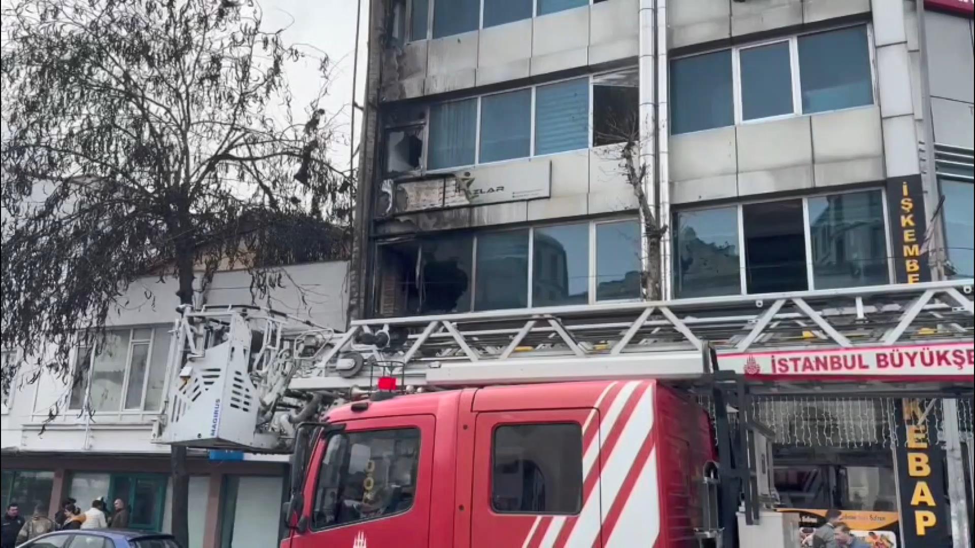 Esenyurt'ta İş Hanında Yangın: Alevler Dış Cepheye Yayıldı