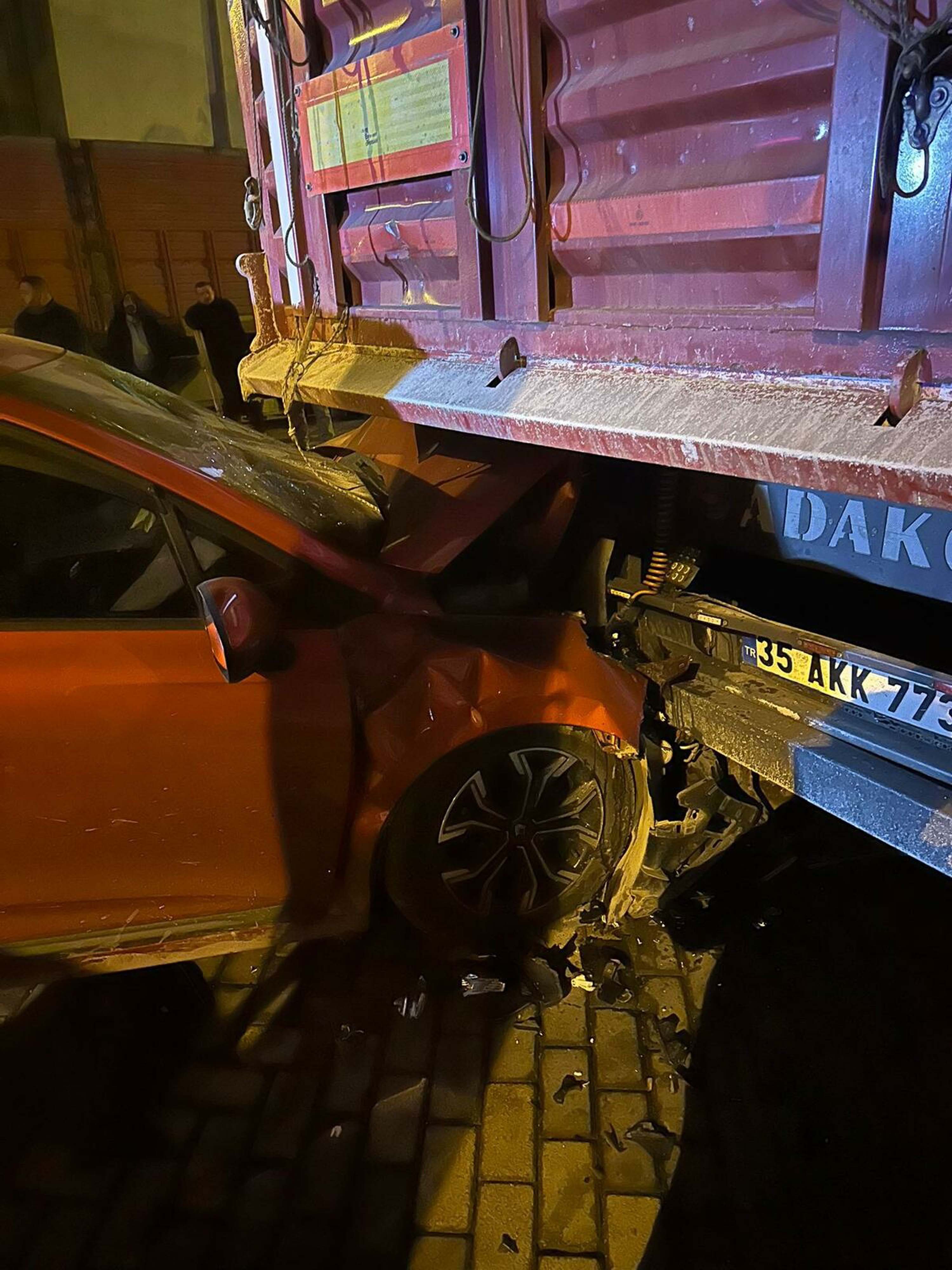 İzmir Kınık'ta jandarmadan kaçan alkollü sürücü can aldı