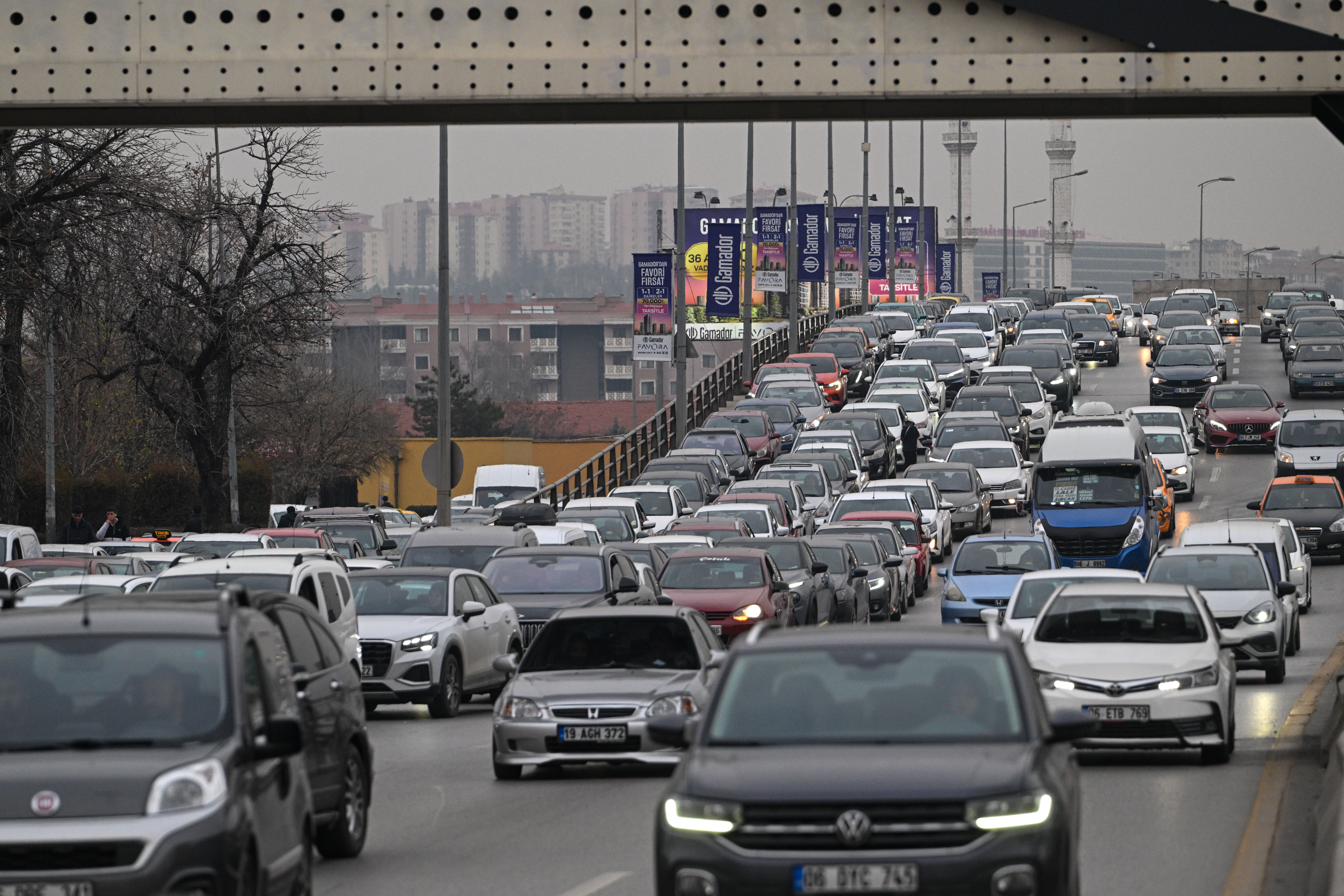 Ankara'da Hafta Sonu: Ulaşım Kilitlendi Araçlar Santim Santim İlerledi