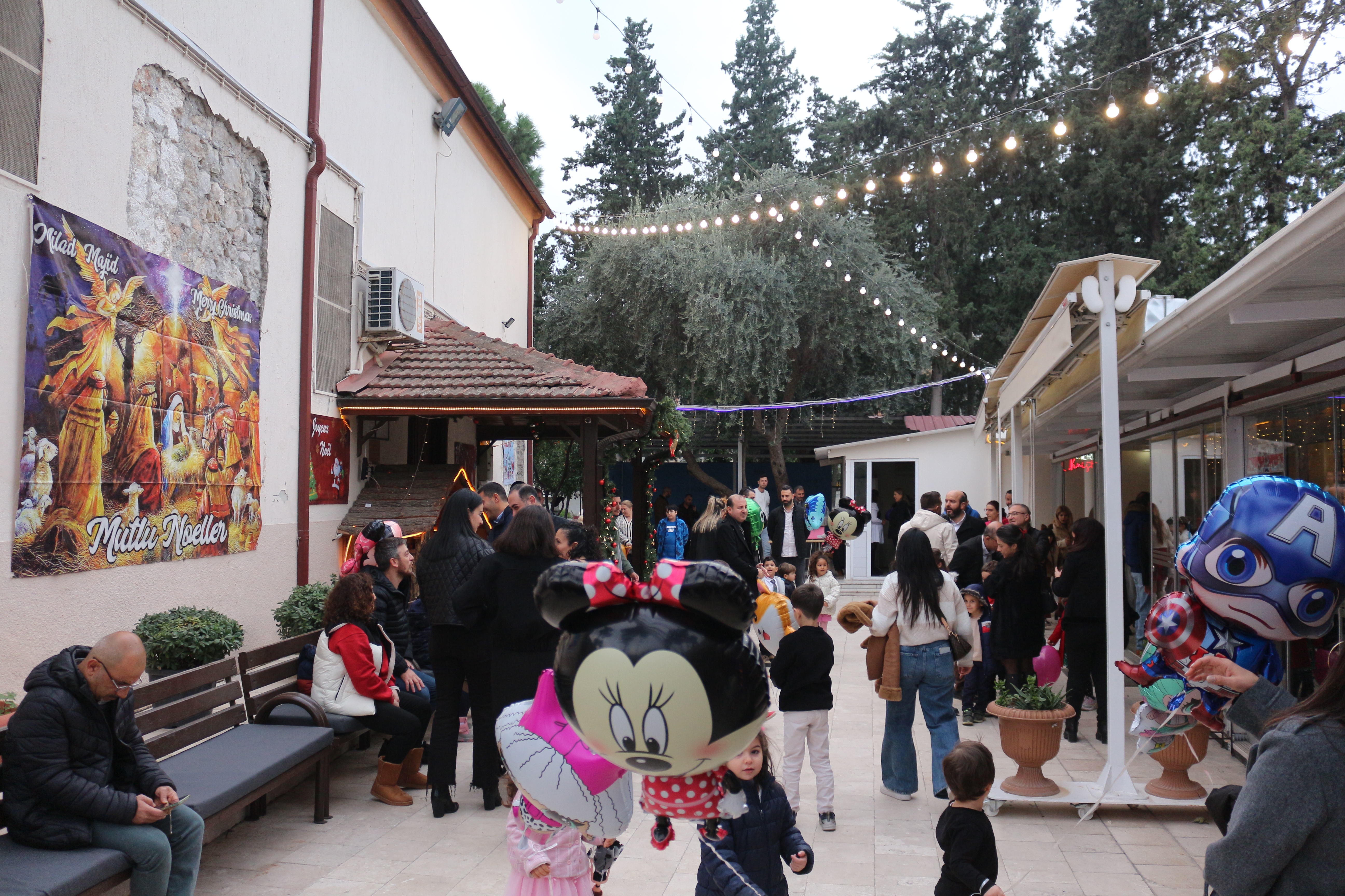 İskenderun Aziz Corc Kilisesi'nde Noel Hediyeleri Dağıtıldı