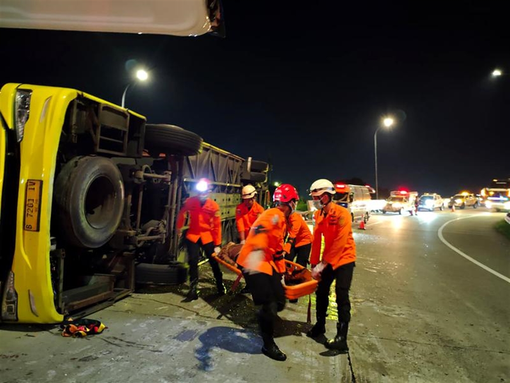 Endonezya'da otobüs kazası: Orta Java'da 16 can kaybı