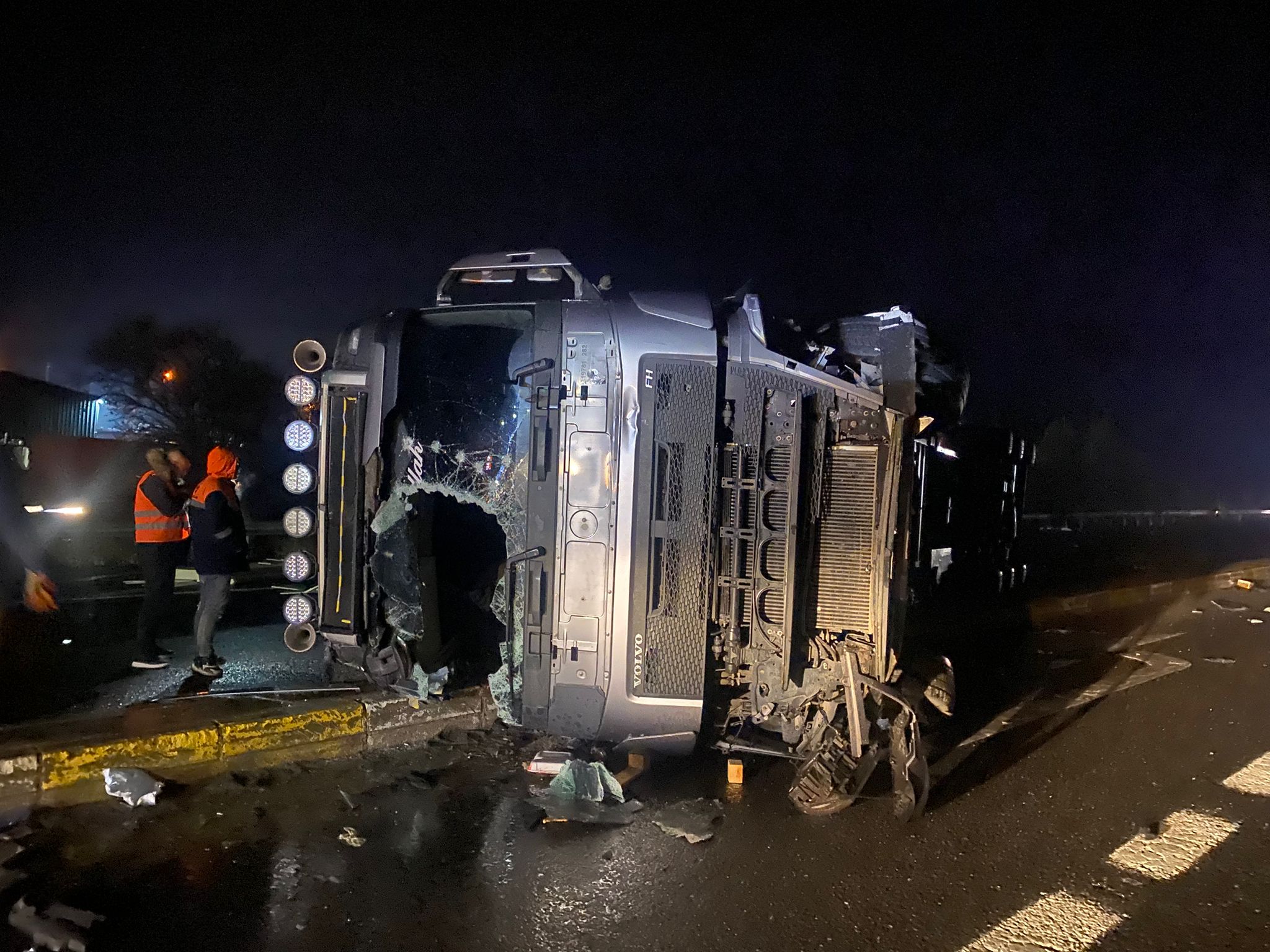 Konya'da otomobille tır çarpıştı: 2 kişi yaralandı